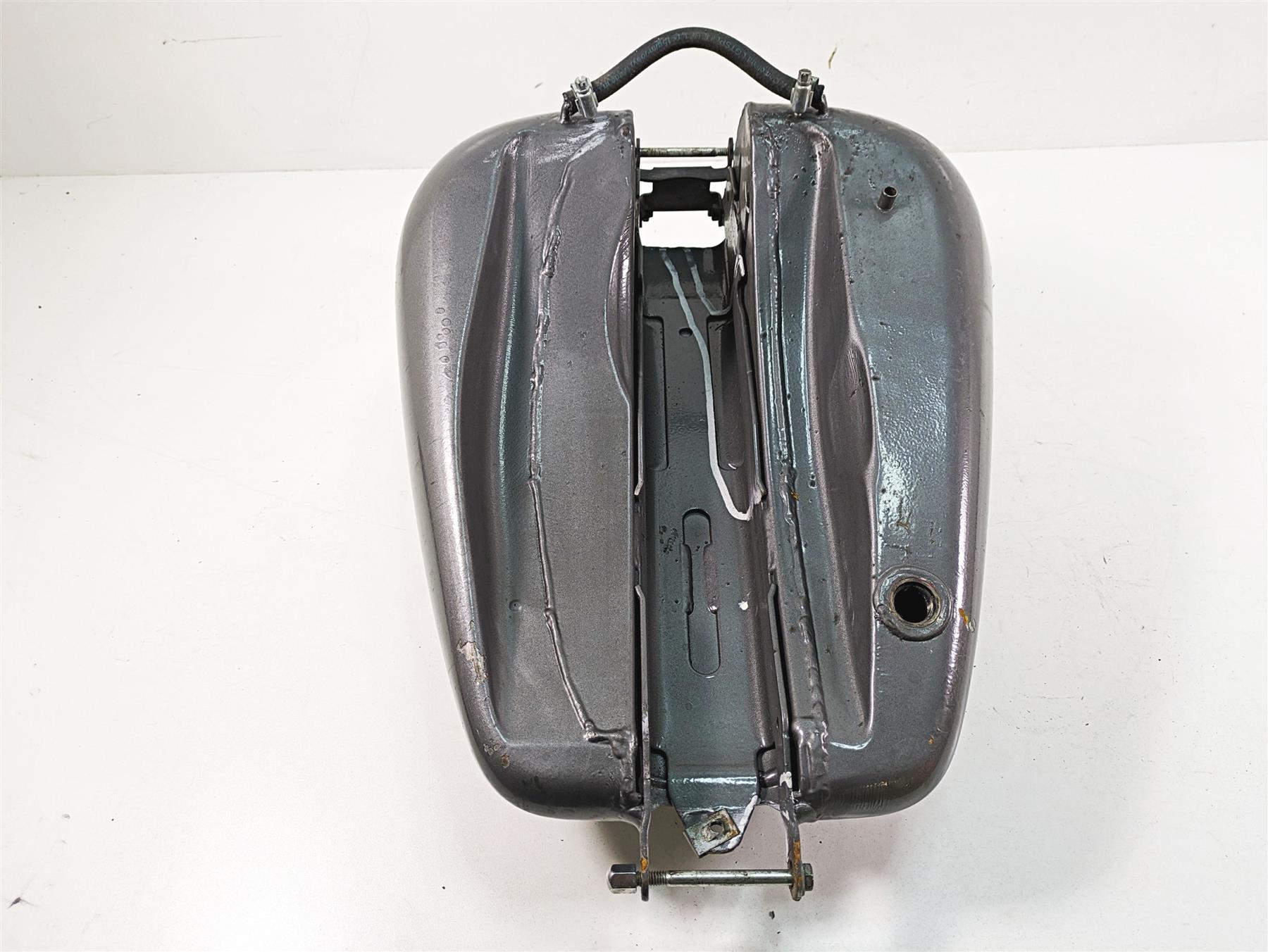 2009 Harley FXDC Dyna Super Glide Custom Fuel Gas Petrol Tank - Read 61000705 {{ shop.shopifyCountryName }} - Mototech271