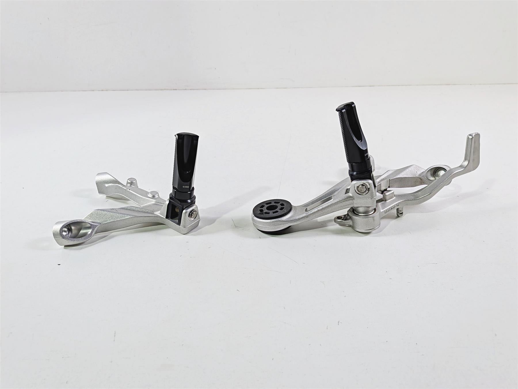 2022 BMW S1000RR K67 Left Right Rizoma Foot Peg Set & Mounts 46718568715-Mototech271