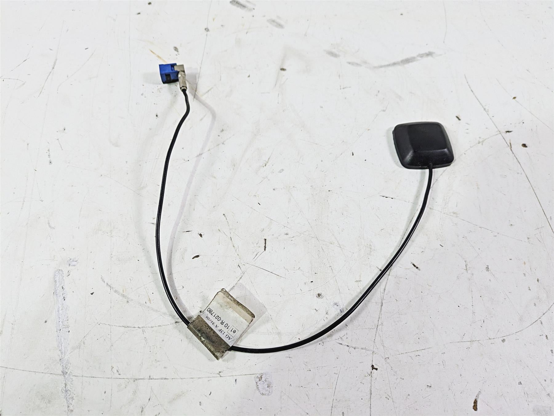 2007 Harley Touring FLHTCU SE CVO E-Glide Gps Antenna 76000222 {{ shop.shopifyCountryName }} - Mototech271