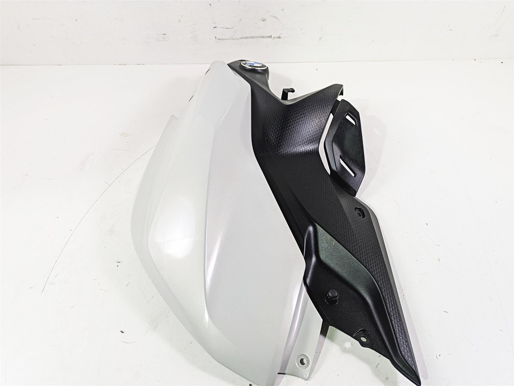 2016 BMW R1200RS K54 Tank Right Side Fairing Cover 46638548066 {{ shop.shopifyCountryName }} - Mototech271