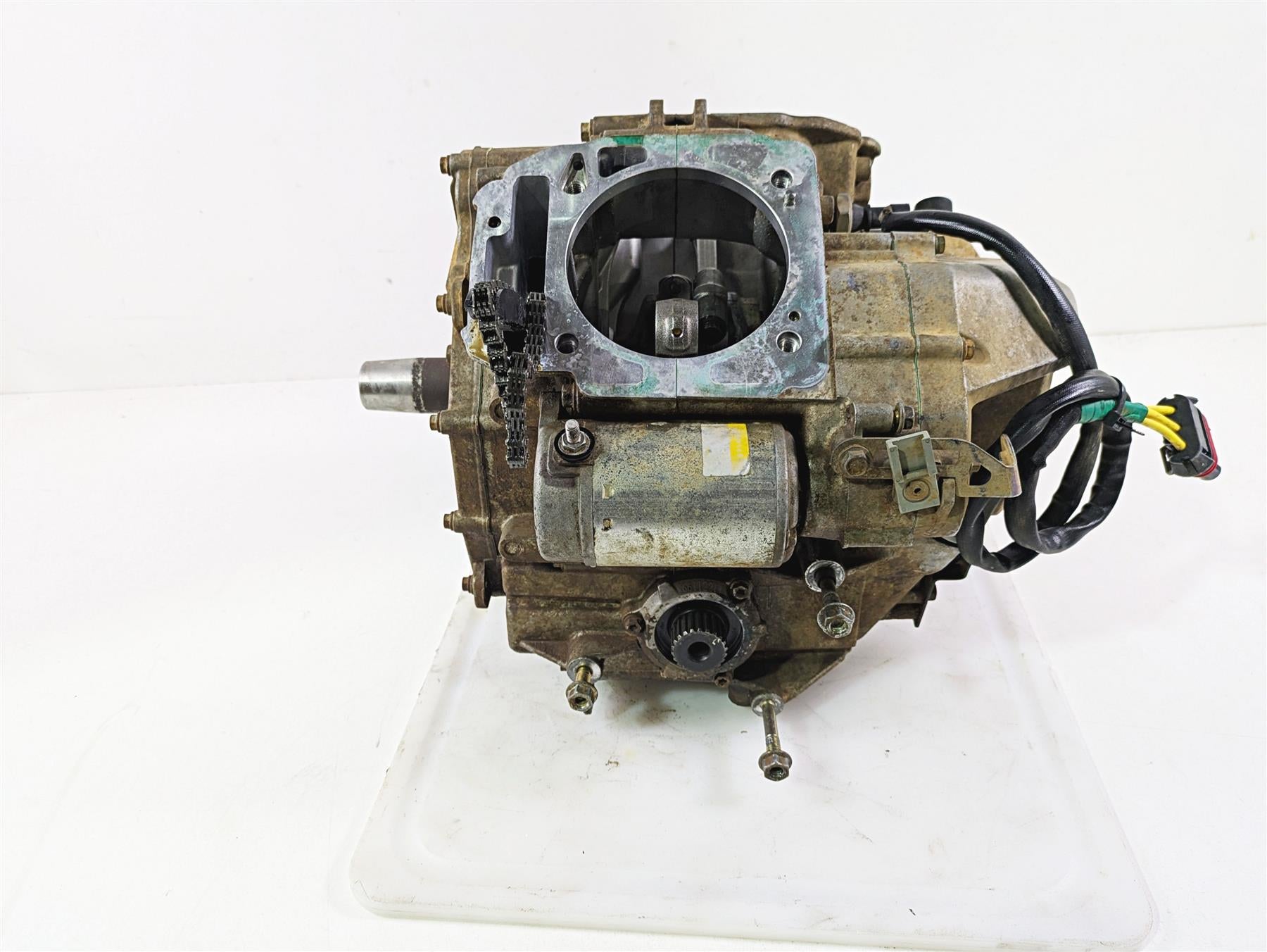 2011 Can-Am Outlander 650 4X4 XT Lower Bottom Engine Crankcase Set 420066035 {{ shop.shopifyCountryName }} - Mototech271