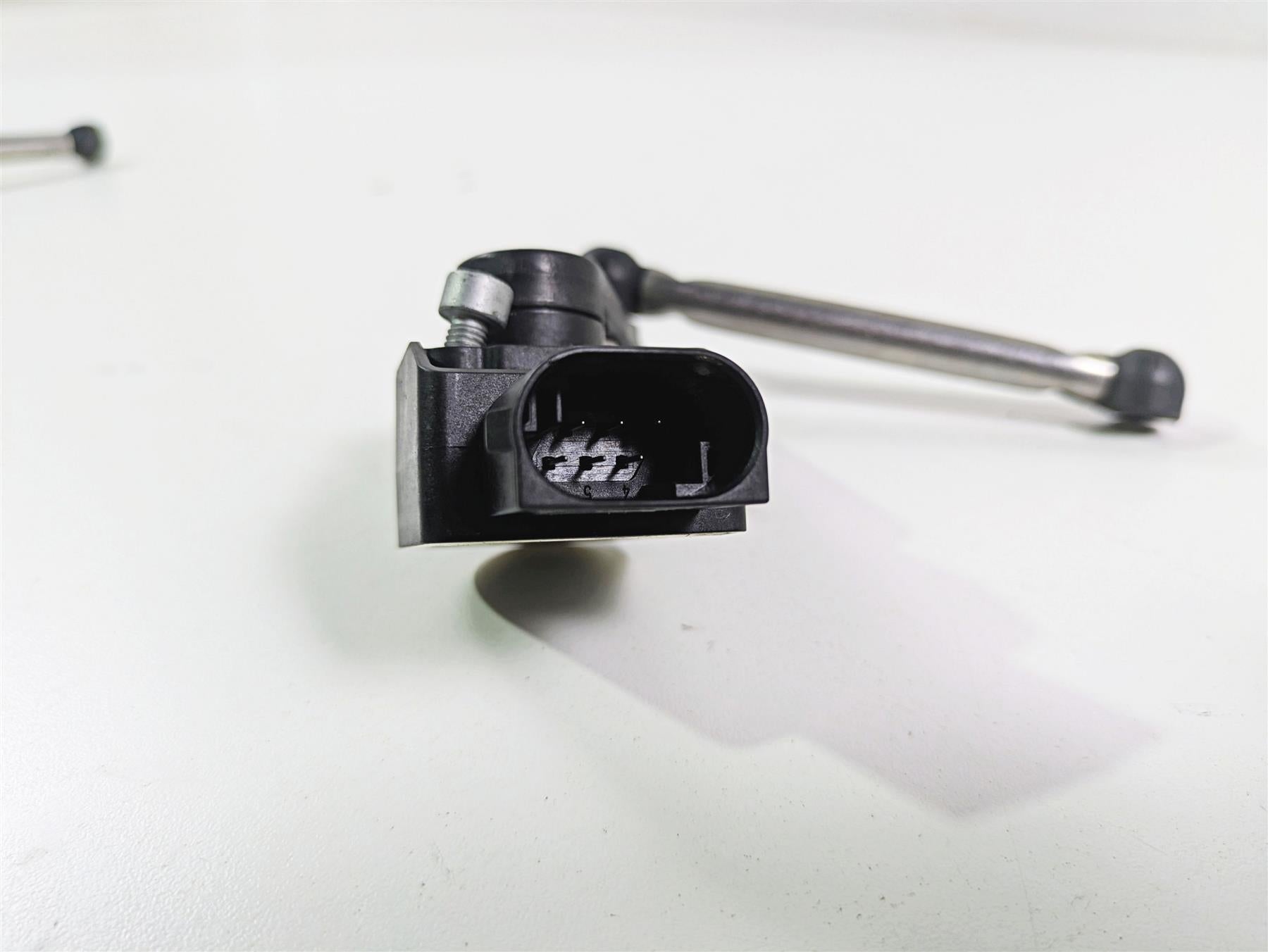 2014 BMW K1600 GTL K48 Bike Height Level Sensor Set 37146784072 {{ shop.shopifyCountryName }} - Mototech271