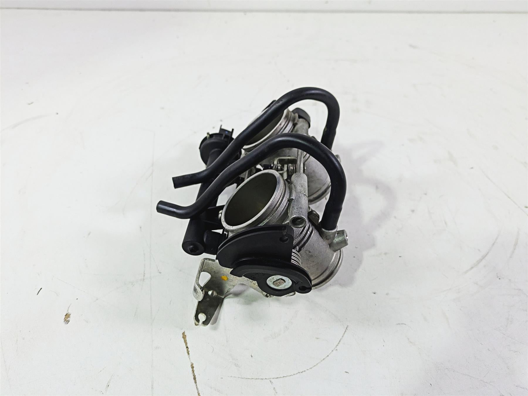 2016 BMW F800R K73 Throttle Body Bodies - Broken Fuel Rail 13548520480 {{ shop.shopifyCountryName }} - Mototech271