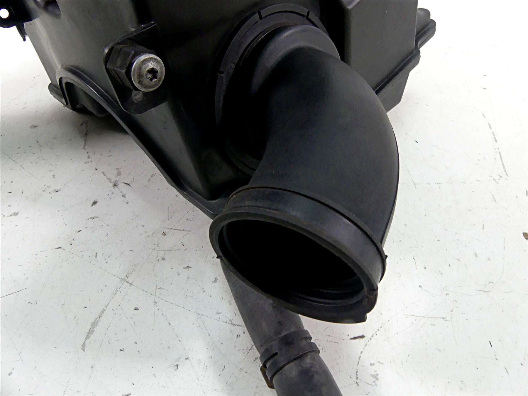 2009 BMW R1200 GS K25 Air Box Breather Cleaner + Tubes & Ducts -Read 13717720354 {{ shop.shopifyCountryName }} - Mototech271
