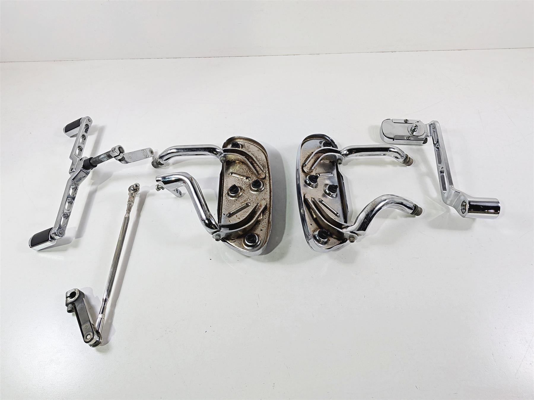 2006 Harley Touring FLHTCU SE CVO Electra Glide Left Floorboard Set 51055-04-Mototech271