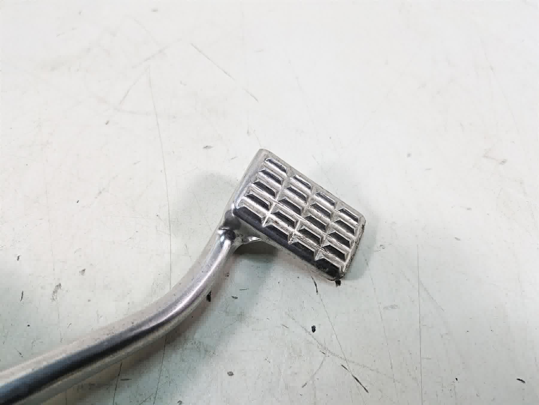 2007 Harley Sportster XL1200 C Front Right Footpeg Mount & Brake Pedal 42652-04 {{ shop.shopifyCountryName }} - Mototech271