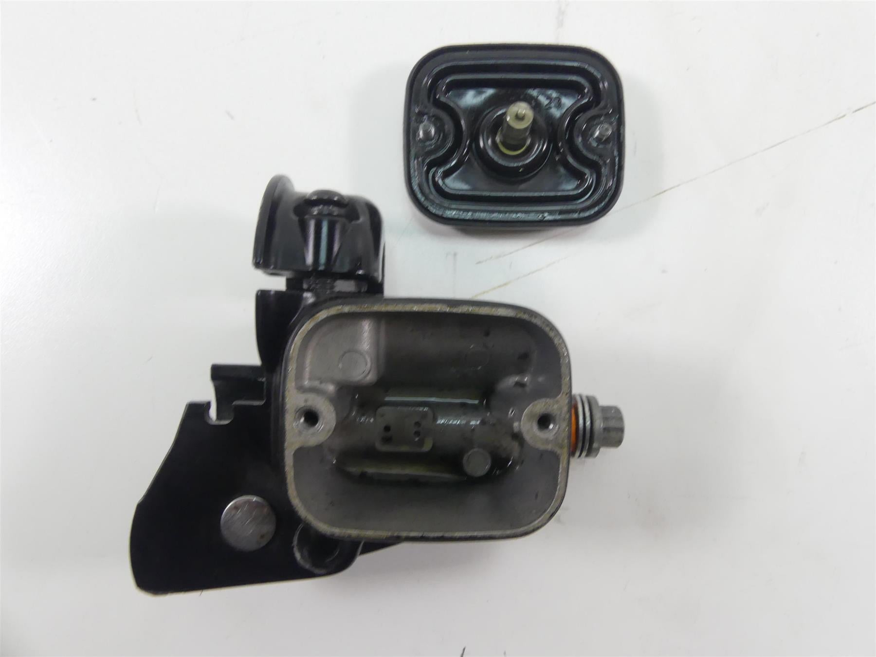 2003 Harley Sportster XL1200 C 100th Anniv Front Brake Master Cyl 9/16" 45019-96 {{ shop.shopifyCountryName }} - Mototech271