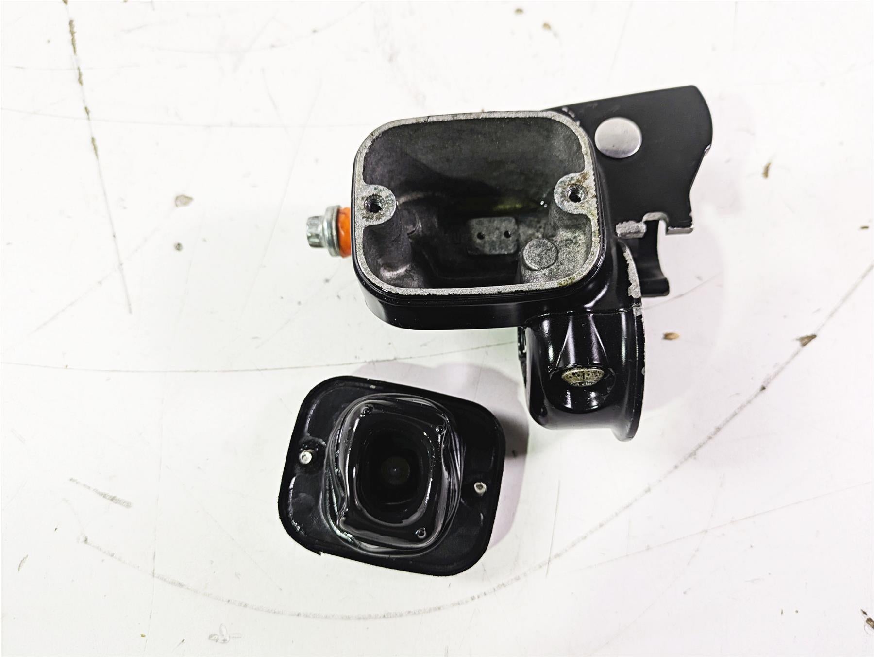 2003 Harley Touring FLHTCUI E-Glide 100th Front Brake Master Cylinder 45013-96E {{ shop.shopifyCountryName }} - Mototech271