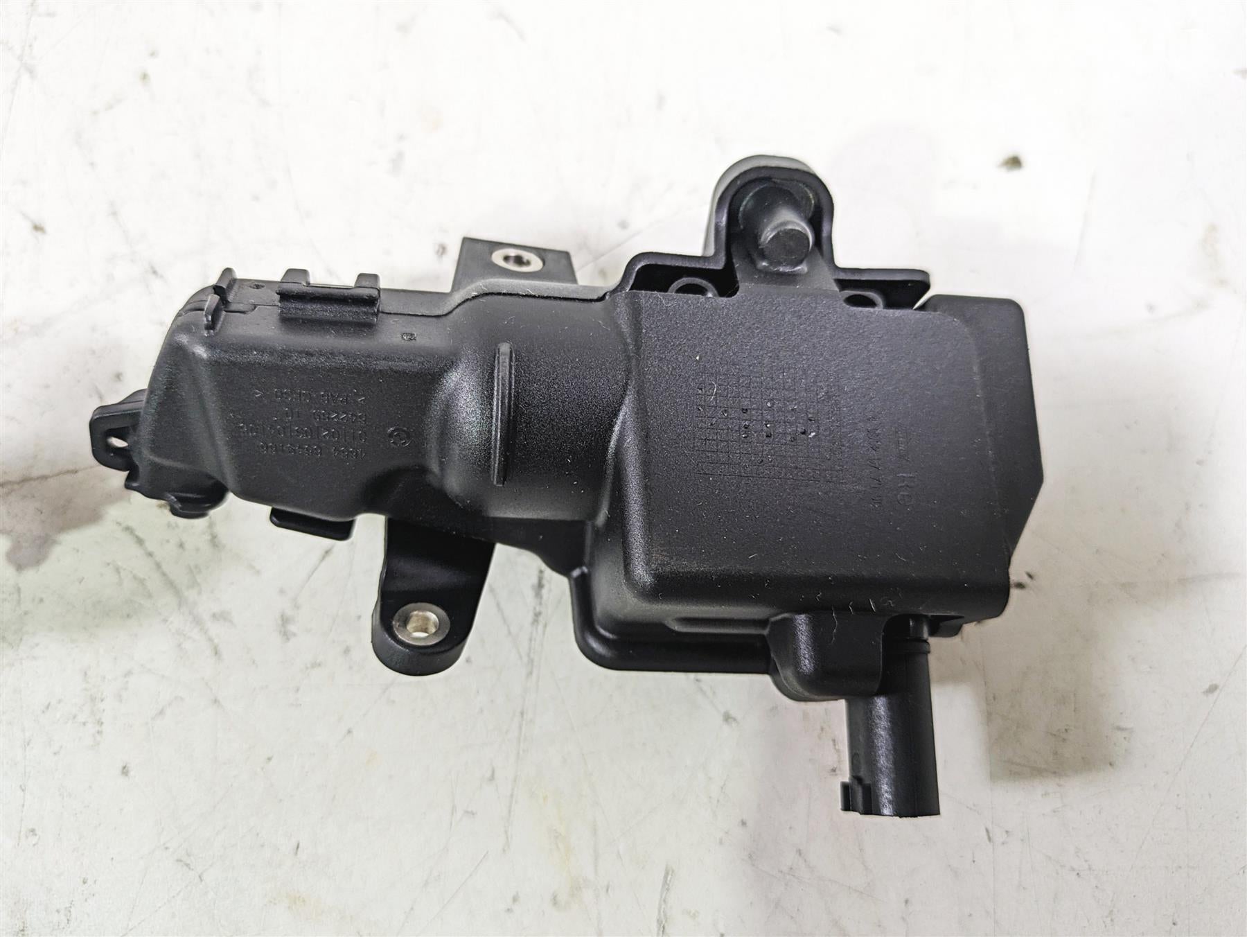 2022 BMW R1250 RT K052 Saddlebag Saddle Bag Lock Set 46547724037 {{ shop.shopifyCountryName }} - Mototech271