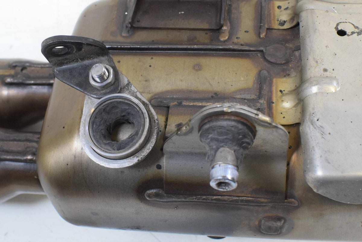 2016 Yamaha YZFR6 YZF R6 OEM Exhaust Pipe Silencer Header 13S-14610-30-00 {{ shop.shopifyCountryName }} - Mototech271