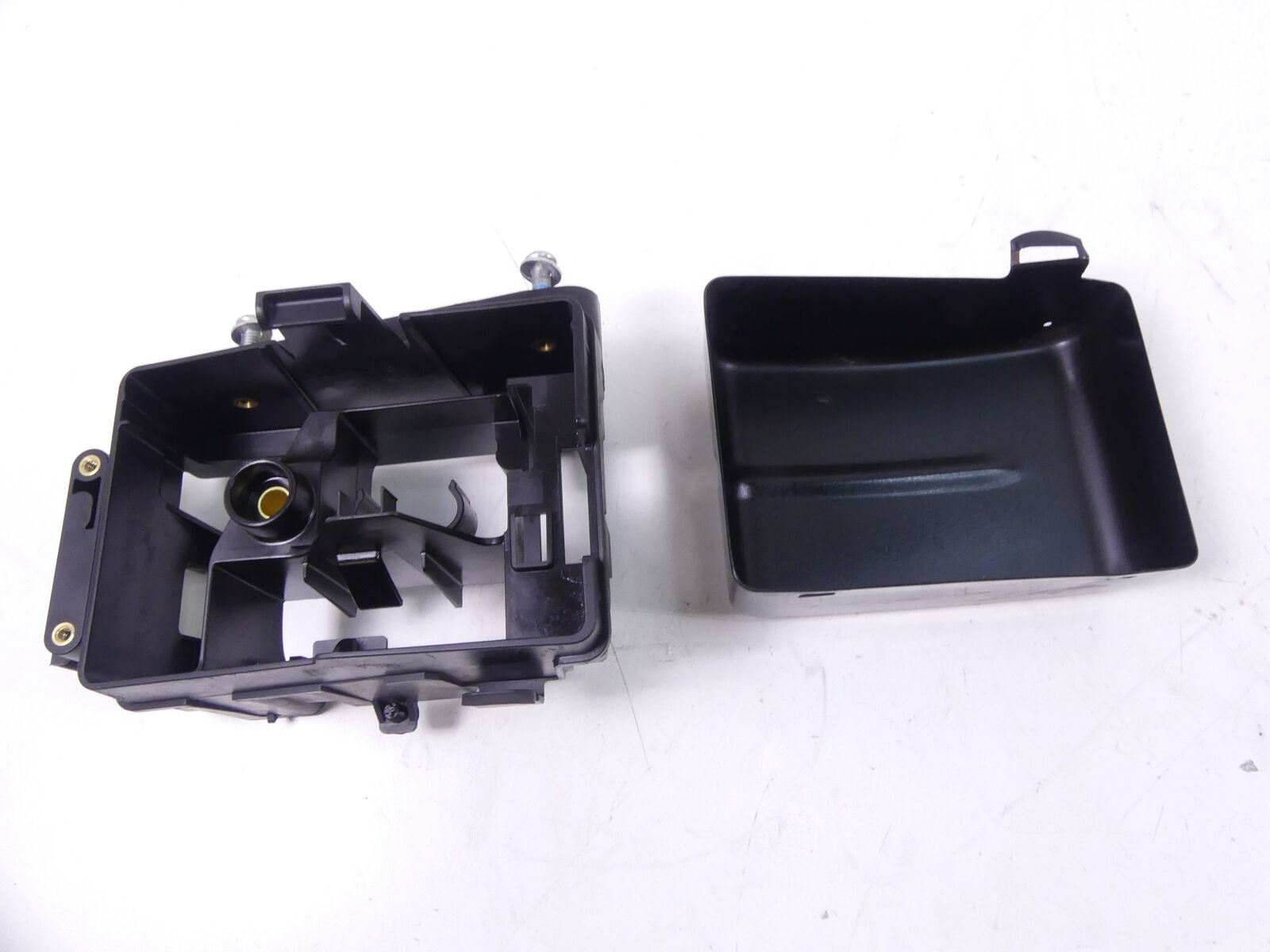 2016 Harley FLD Dyna Switchback 103 Electrical Carrier & Side Cover 70367-12 {{ shop.shopifyCountryName }} - Mototech271