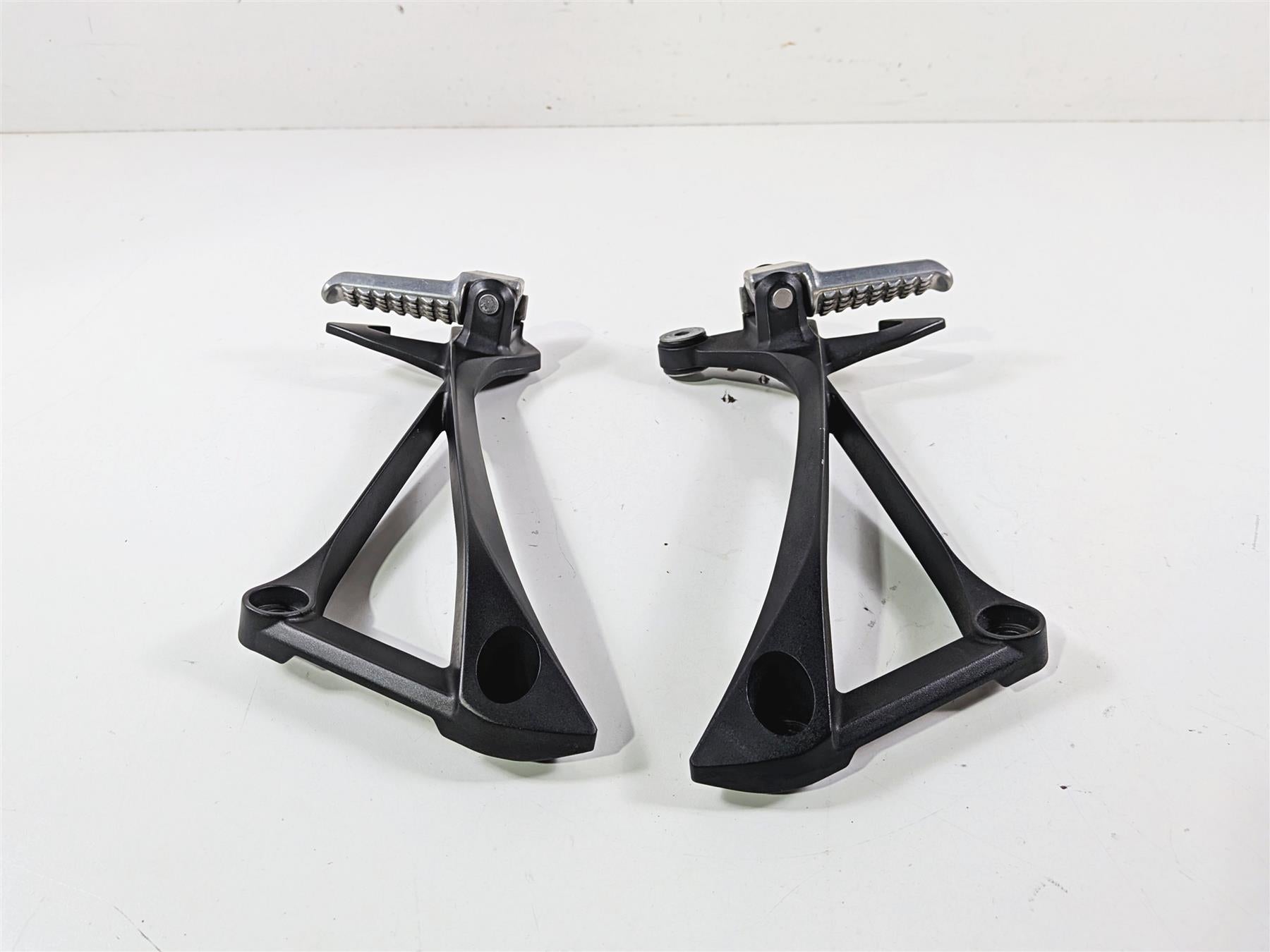 2022 Kawasaki ZX10R ZX1000 Ninja Passenger Foot Peg Rest Set 35063-0700-18R {{ shop.shopifyCountryName }} - Mototech271