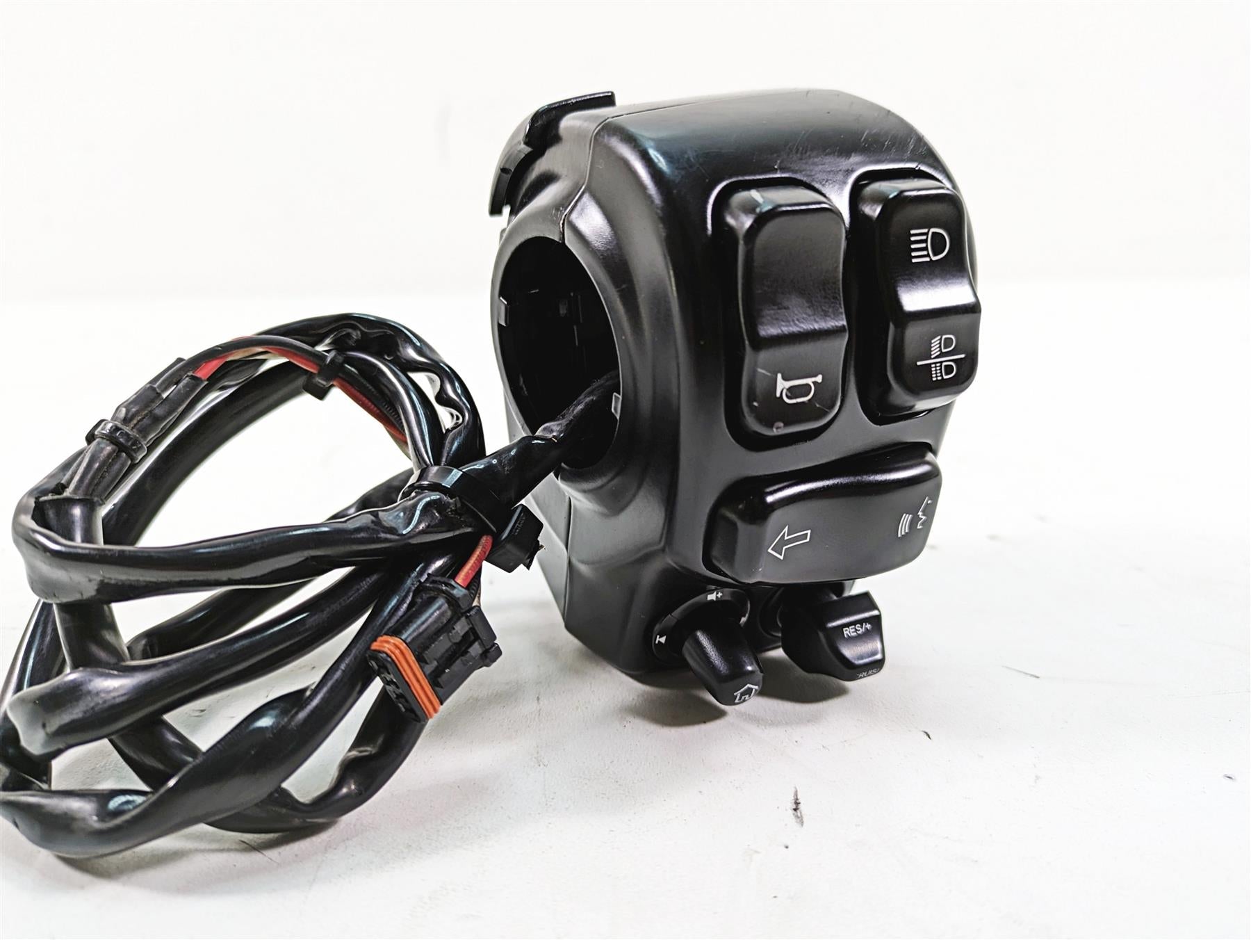 2018 Harley Touring FLHXSE CVO Street Glide Left Hand Control Switch 71500084B {{ shop.shopifyCountryName }} - Mototech271