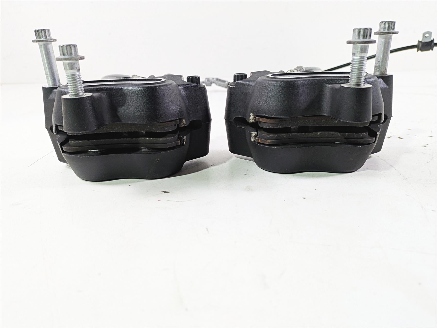 2015 Harley FXDL Dyna Low Rider Front Brake Caliper Set 41300001 41300002 {{ shop.shopifyCountryName }} - Mototech271