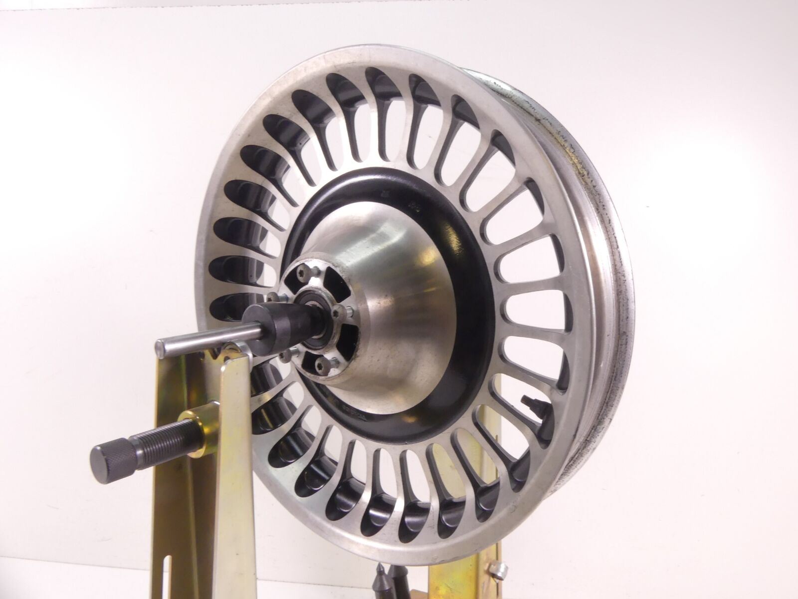 2009 Harley Touring FLHTCU Electra Glide Straight Front Cast Wheel 17x3 43300161 {{ shop.shopifyCountryName }} - Mototech271
