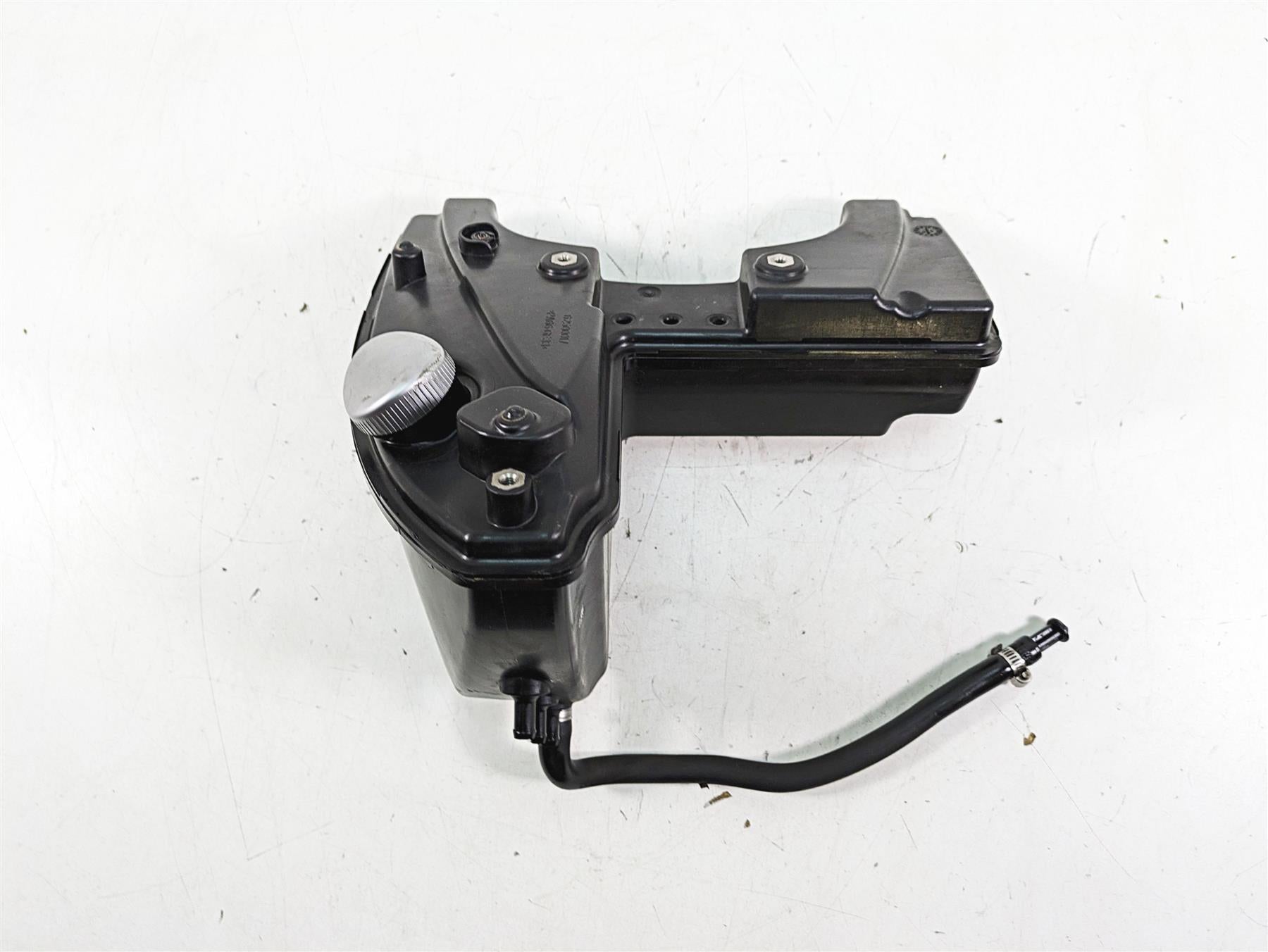 2017 Harley XL883 N Sportster Iron Oil Tank Reservoir & Dip Stick 62500017 {{ shop.shopifyCountryName }} - Mototech271