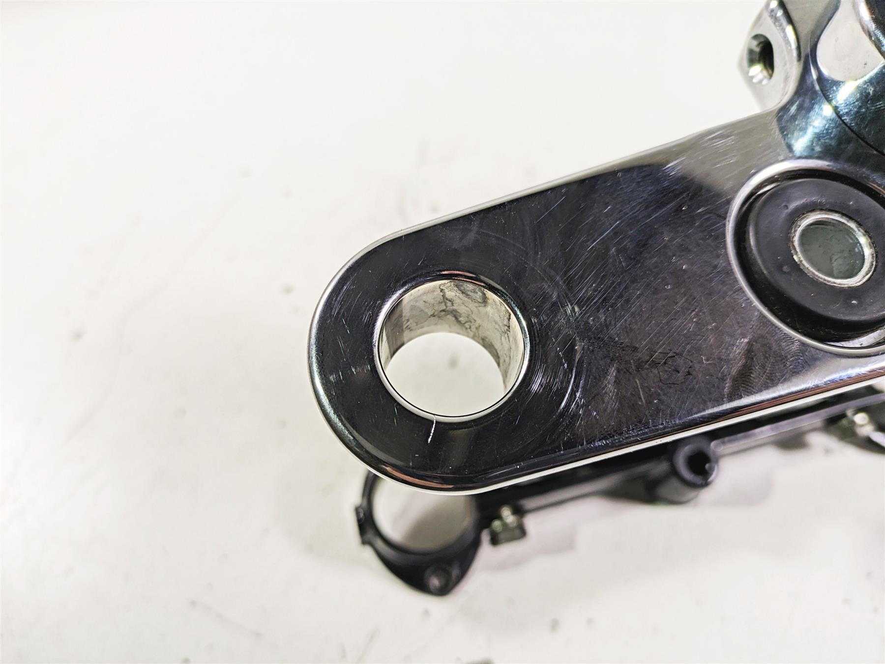 2005 Harley Softail FLSTFSE CVO Fat Boy Lower & Upper Triple Tree Set 45605-00A {{ shop.shopifyCountryName }} - Mototech271