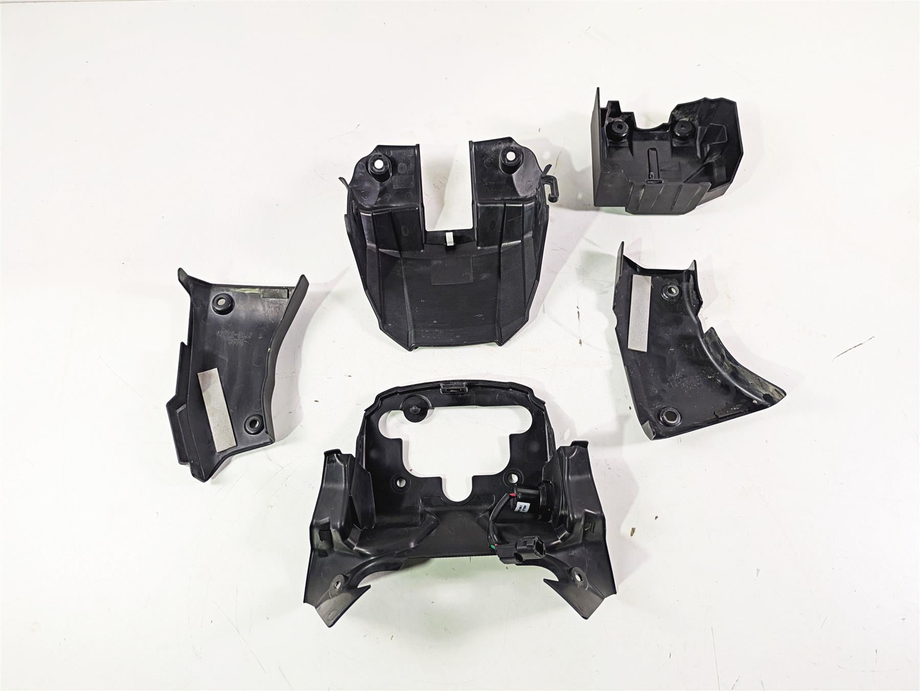 2020 Suzuki V-Strom 1050 XT Plastic Infill Cover Set 43585-31J0 18576-06L00 {{ shop.shopifyCountryName }} - Mototech271
