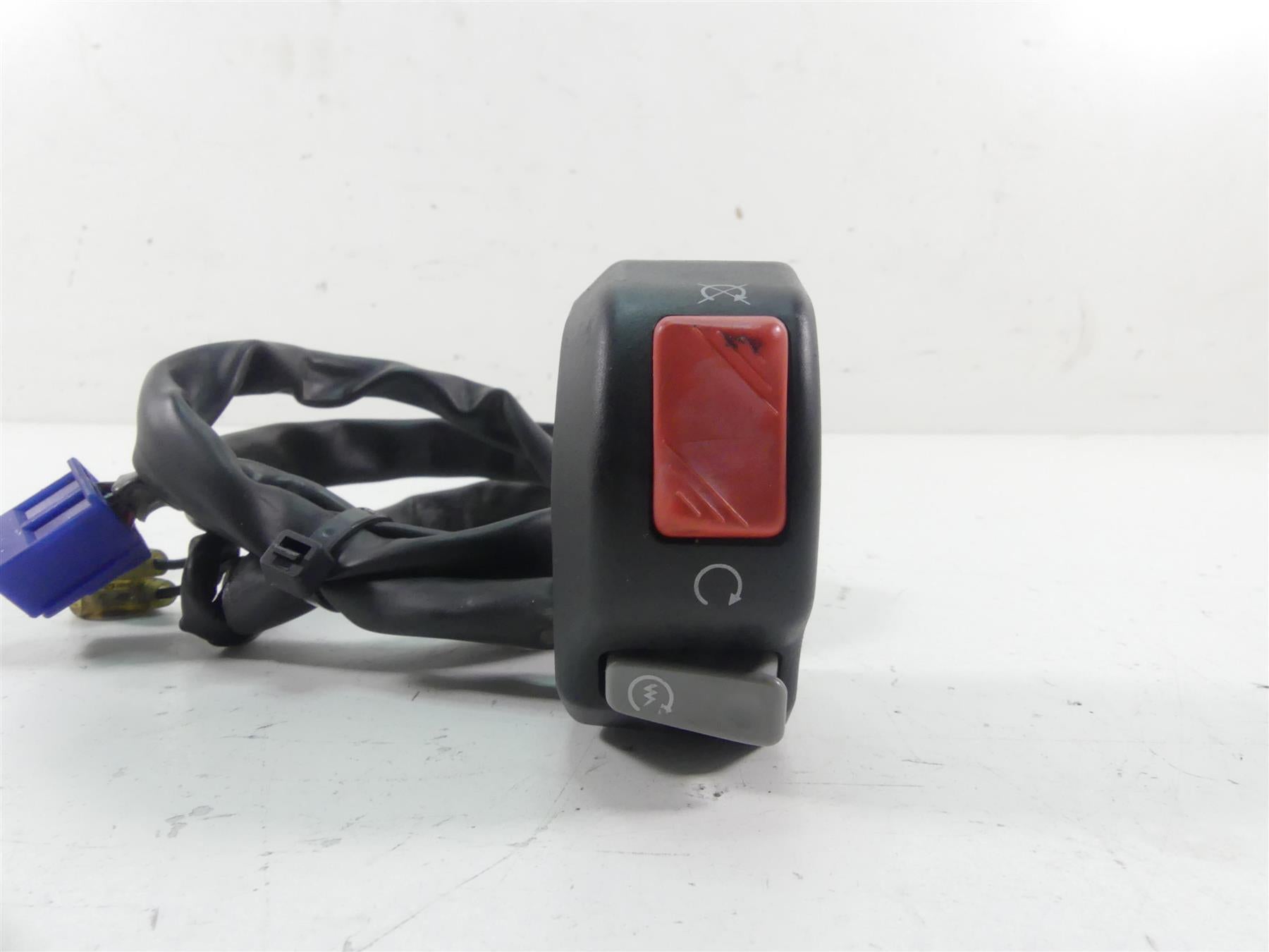 2008 Yamaha FZ1 Fazer Right Hand Start Kill Control Switch 2D1-83975-00-00 {{ shop.shopifyCountryName }} - Mototech271