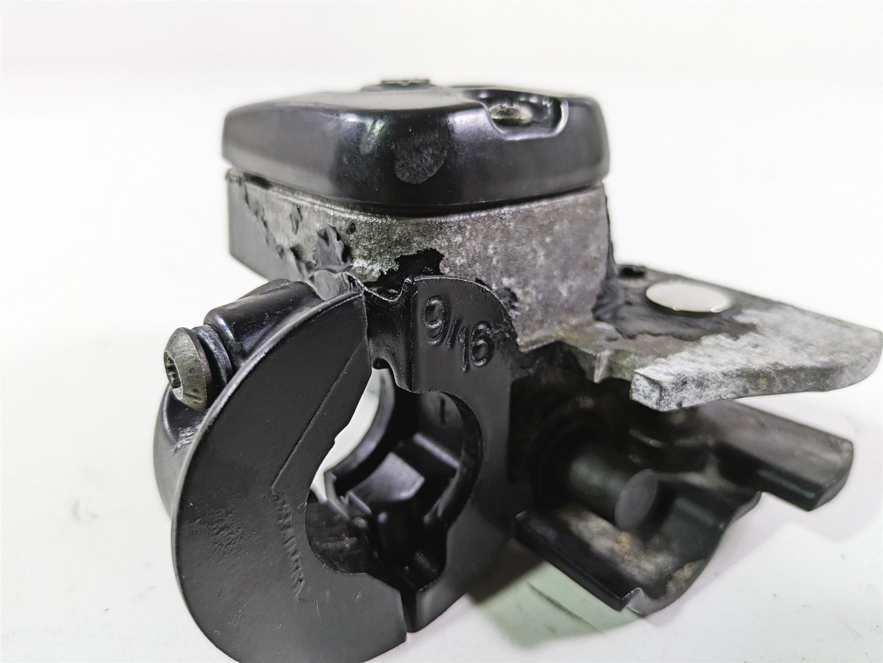 2012 Harley FLD Dyna Switchback Front Brake Master Cylinder 9/16" 45029-11C {{ shop.shopifyCountryName }} - Mototech271