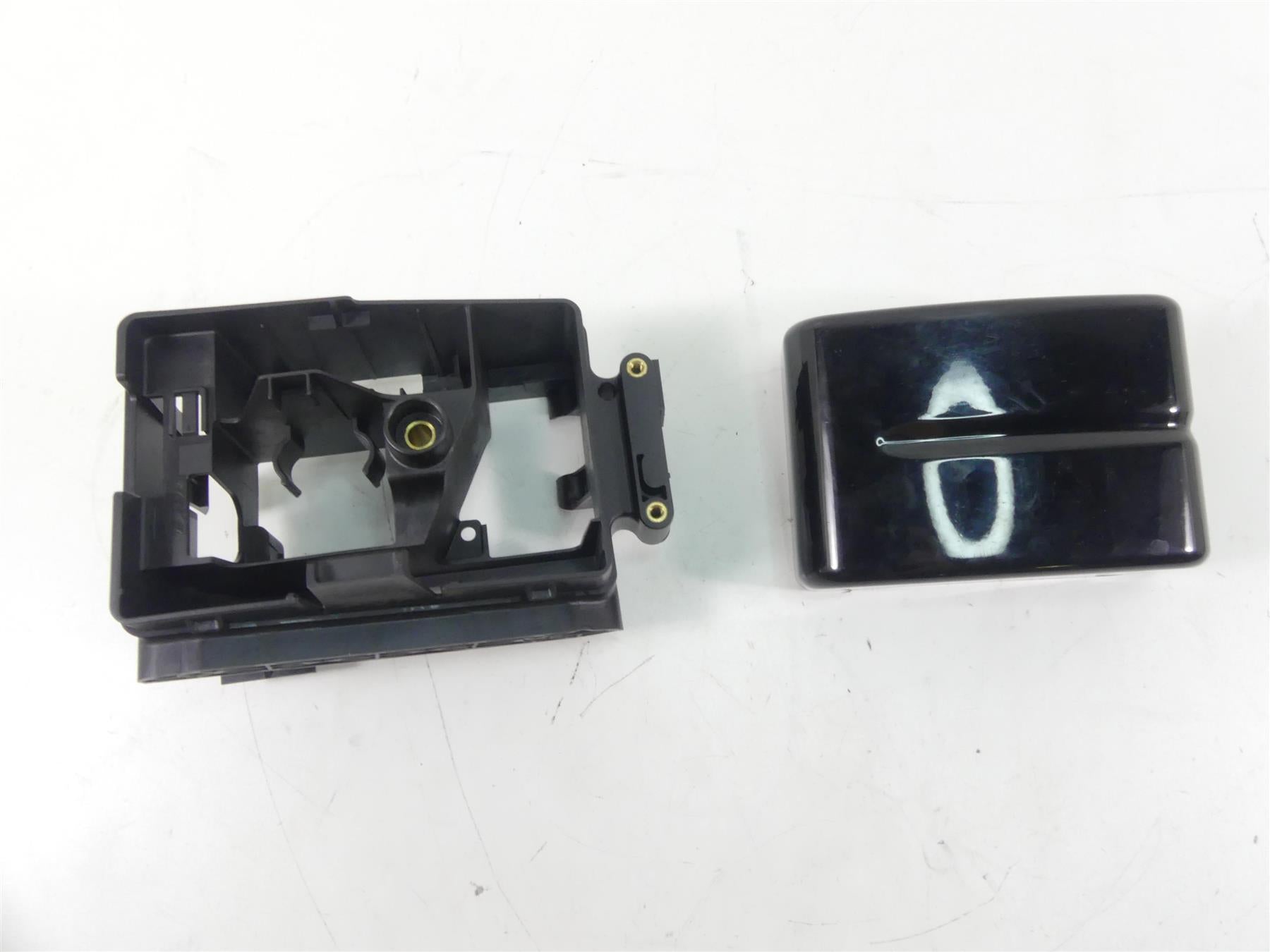 2014 Harley Dyna FXDF Fat Bob Electric Tray Carrier Holder & Cover 70367-12 {{ shop.shopifyCountryName }} - Mototech271