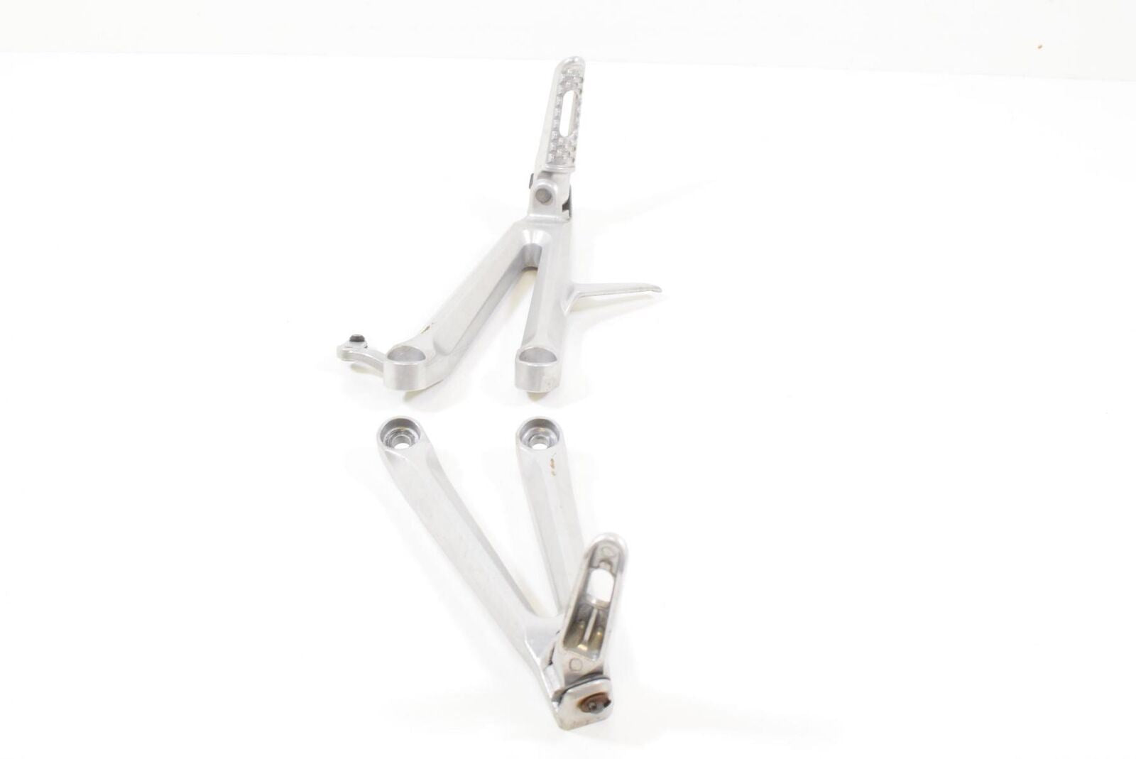 2005 Honda CBR1000RR CBR1000 RR Rear Passenger Footpeg SET 50750-MEL-000 {{ shop.shopifyCountryName }} - Mototech271