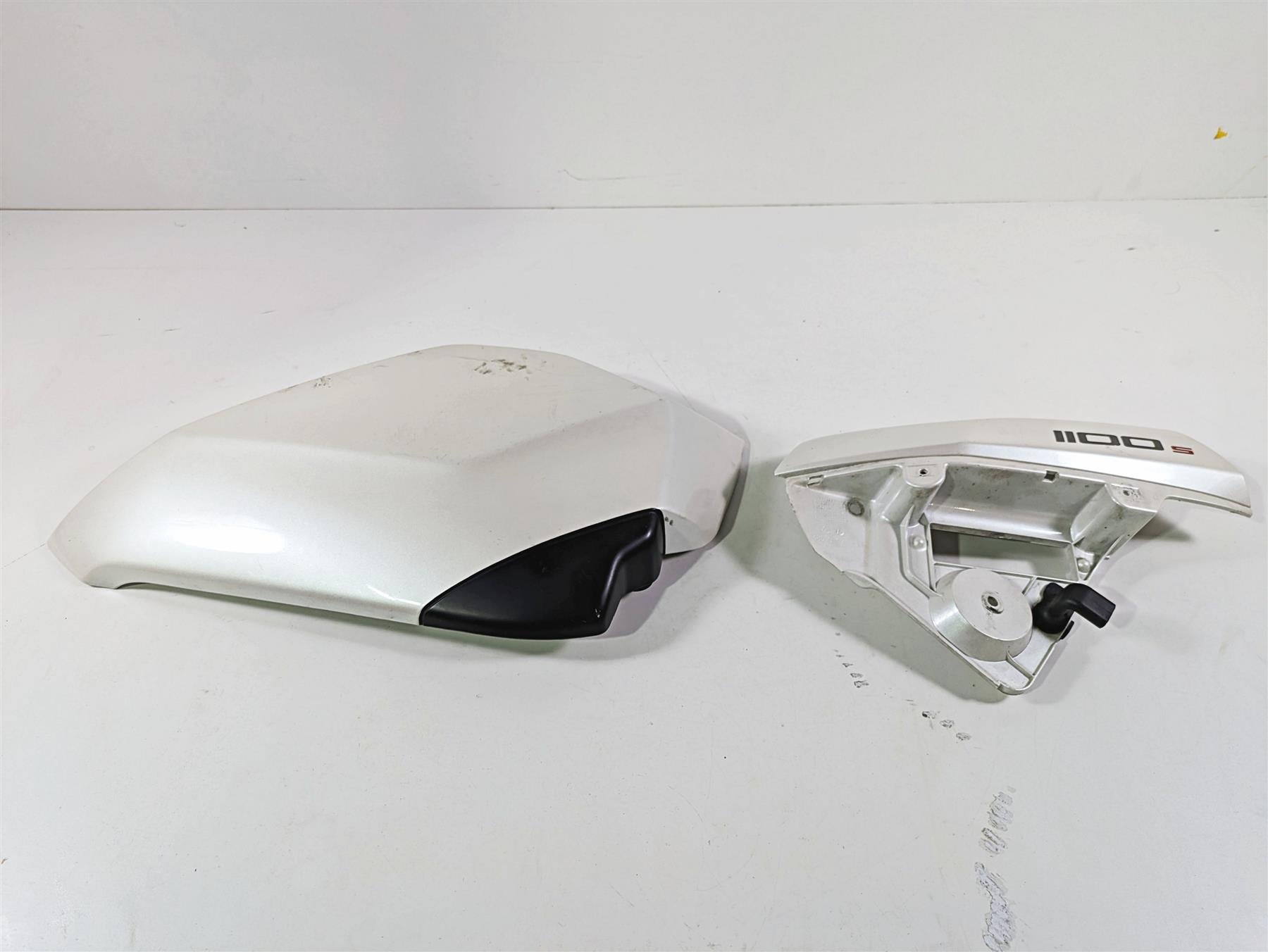 2009 Ducati Multistrada 1100 S Left Side Fairing & Storage 48031711A {{ shop.shopifyCountryName }} - Mototech271