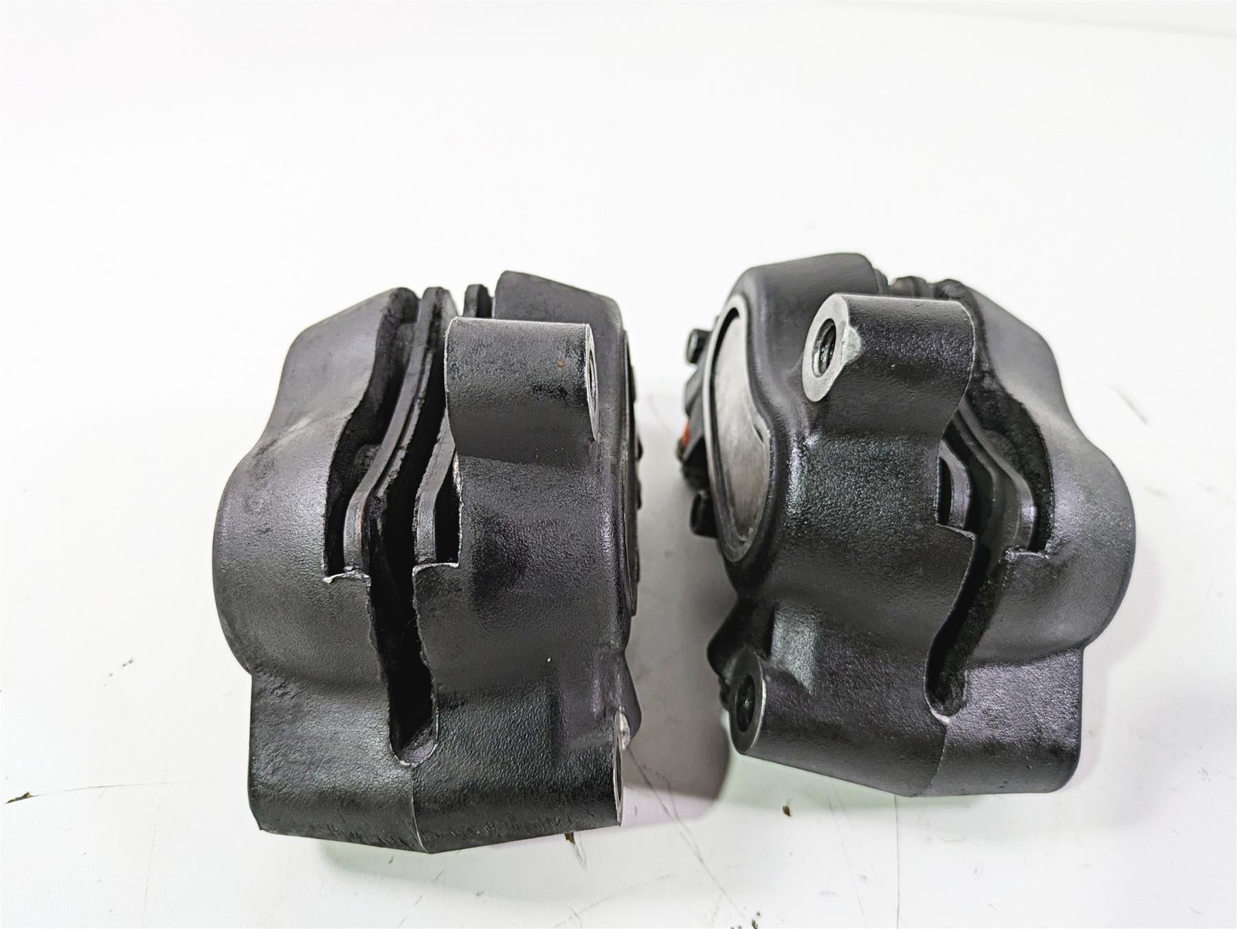 2016 Harley FXDL Dyna Low Rider Front Brake Caliper Set 41300001 41300002 {{ shop.shopifyCountryName }} - Mototech271