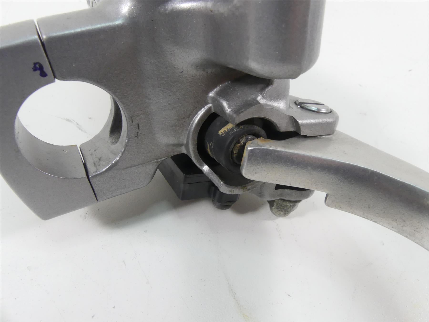 2009 Honda VTX1300 Touring Nice Front Brake Master Cylinder 45510-MEA-A21 {{ shop.shopifyCountryName }} - Mototech271