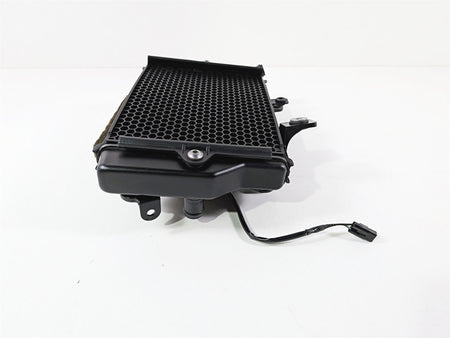 2022 Triumph Tiger 900 GT Pro Left Coolant Radiator And Fan T2104610 {{ shop.shopifyCountryName }} - Mototech271