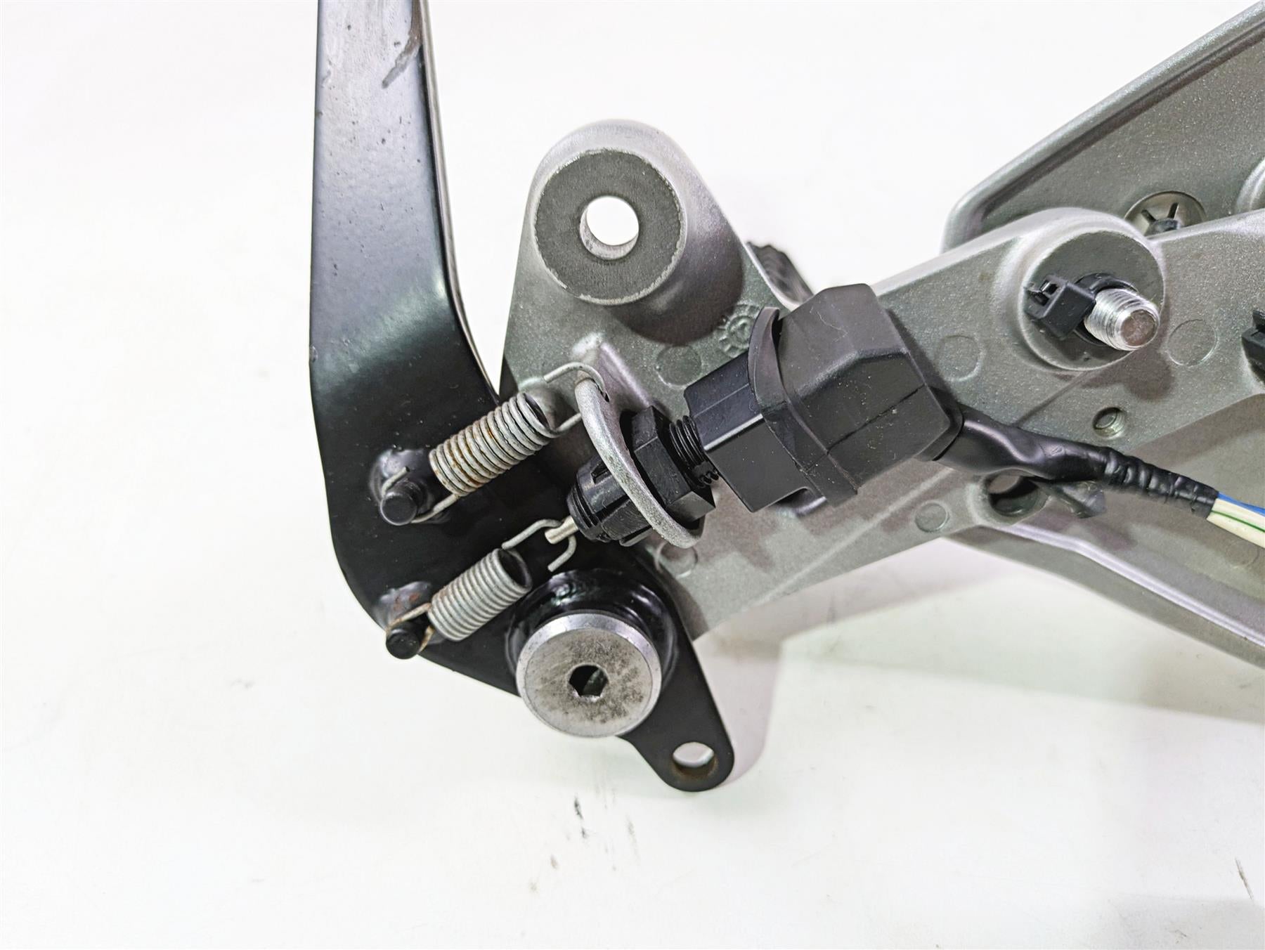 2013 Triumph Tiger 1215 Explorer Right Front Footpeg & Brake Pedal T2080788 {{ shop.shopifyCountryName }} - Mototech271