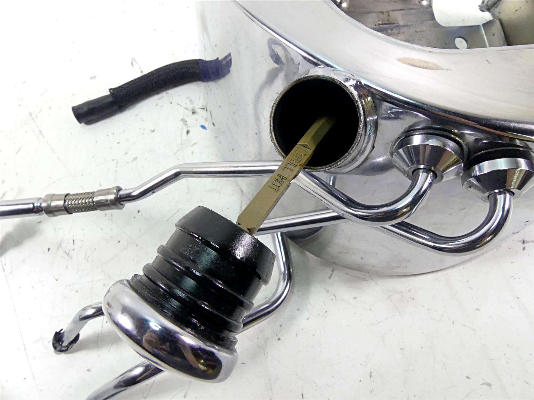 2011 Harley Softail FLSTF Fat Boy Nice Oil Tank Reservoir Hoses Set 62498-00A {{ shop.shopifyCountryName }} - Mototech271