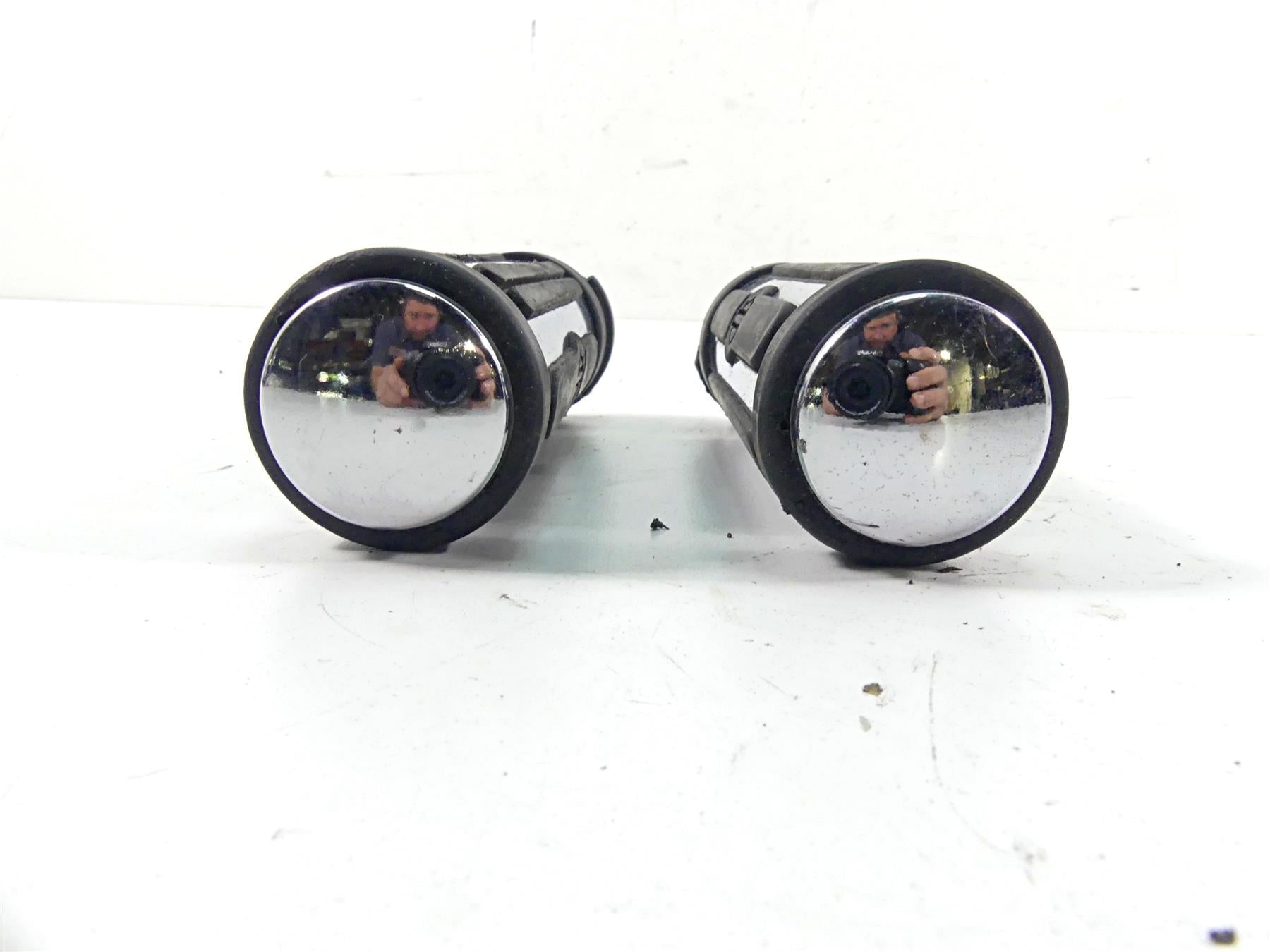 2004 Harley Touring FLHTCUI Electra Glide Left Right Hand Grip Set {{ shop.shopifyCountryName }} - Mototech271