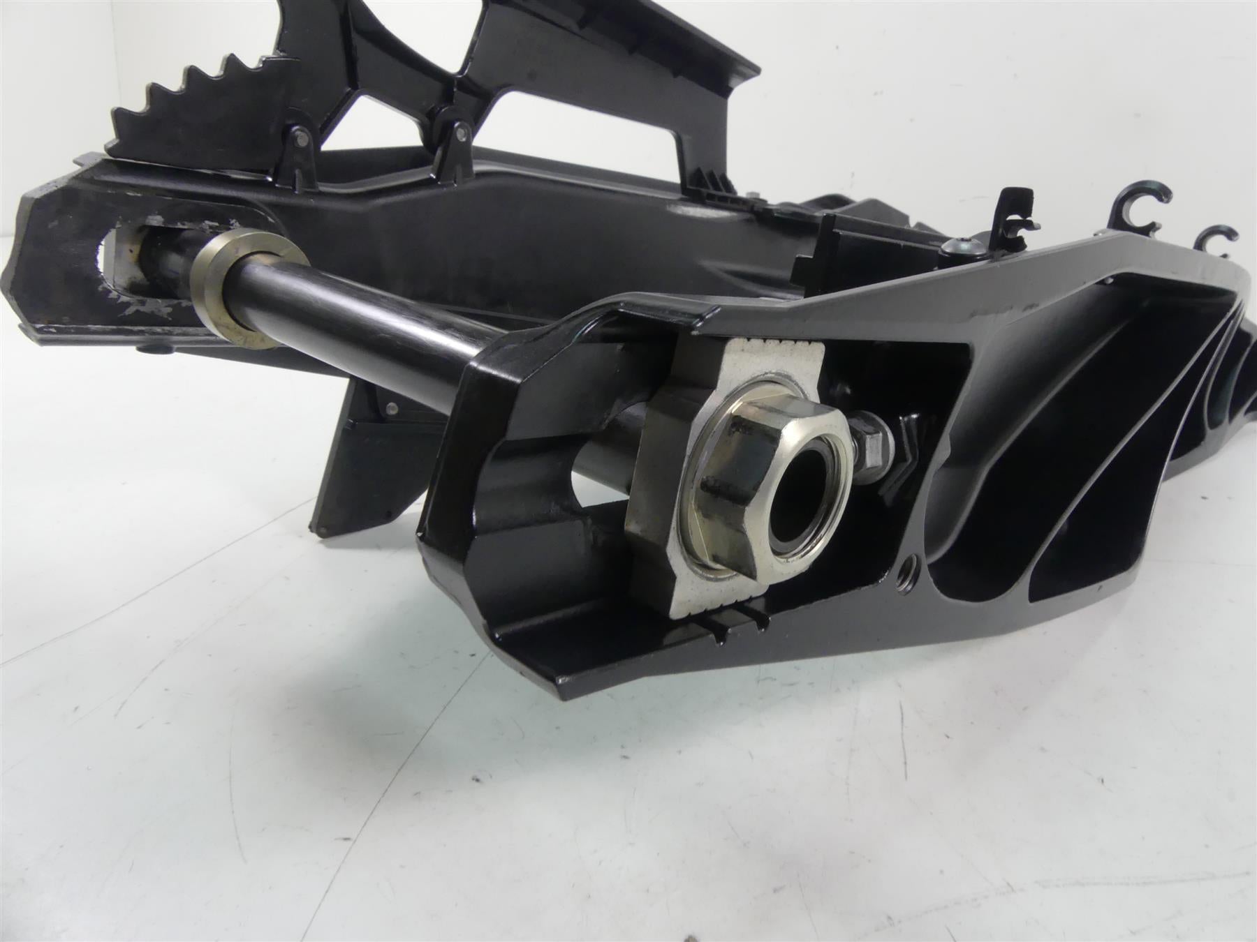 2015 KTM 1190 Adventure R Swingarm Swing Arm + Axle 60303298000 6070403004433 {{ shop.shopifyCountryName }} - Mototech271