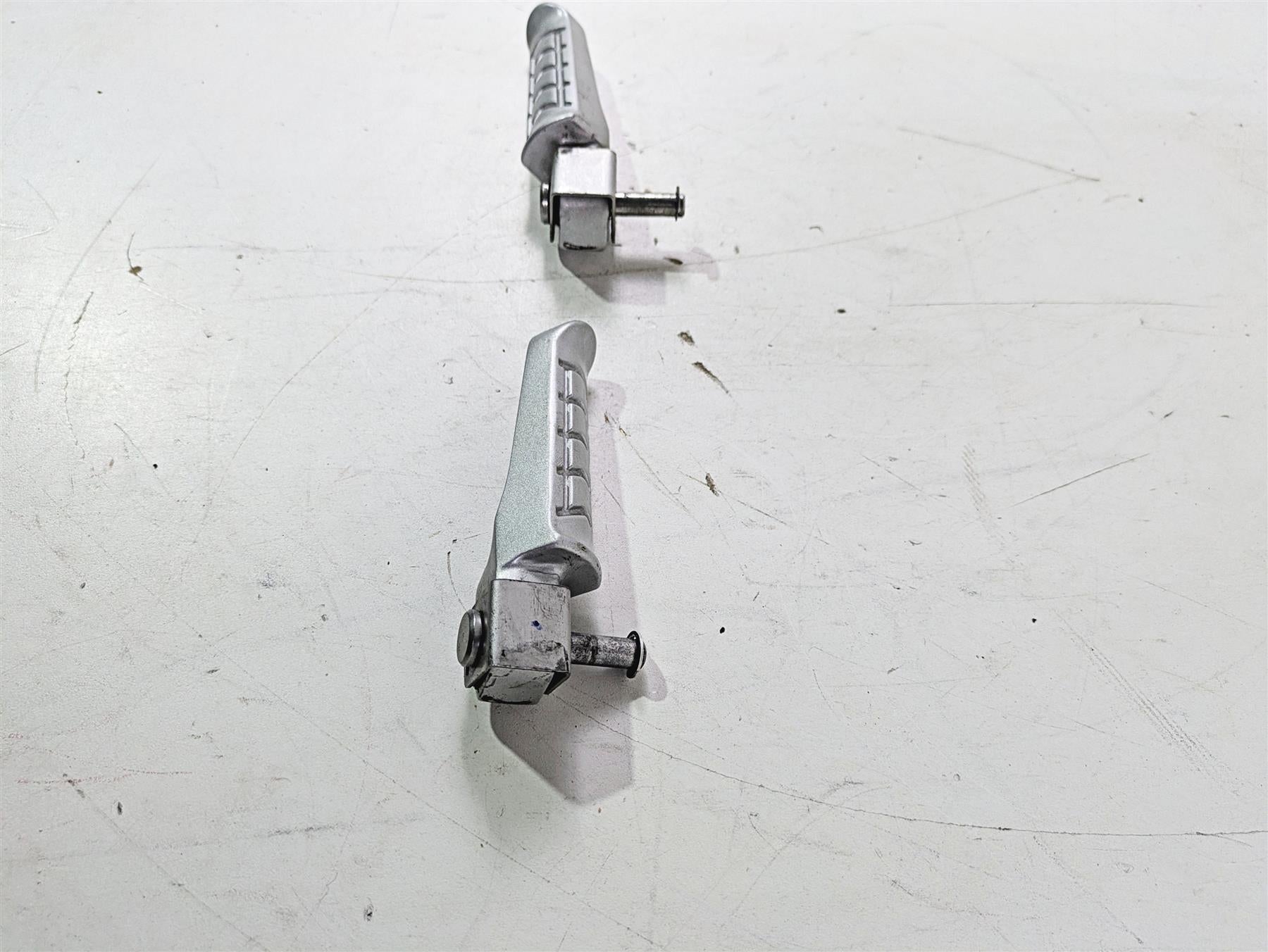2023 BMW G310R K03 Rear Passenger Footpegs 46718553973 46718553974 {{ shop.shopifyCountryName }} - Mototech271