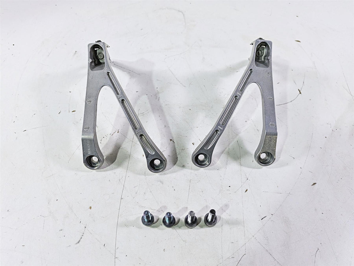 2008 Honda CBR1000RR SC59 Rear Passenger Footpeg Set 50750-MFL-000 50760-MFL-000 {{ shop.shopifyCountryName }} - Mototech271