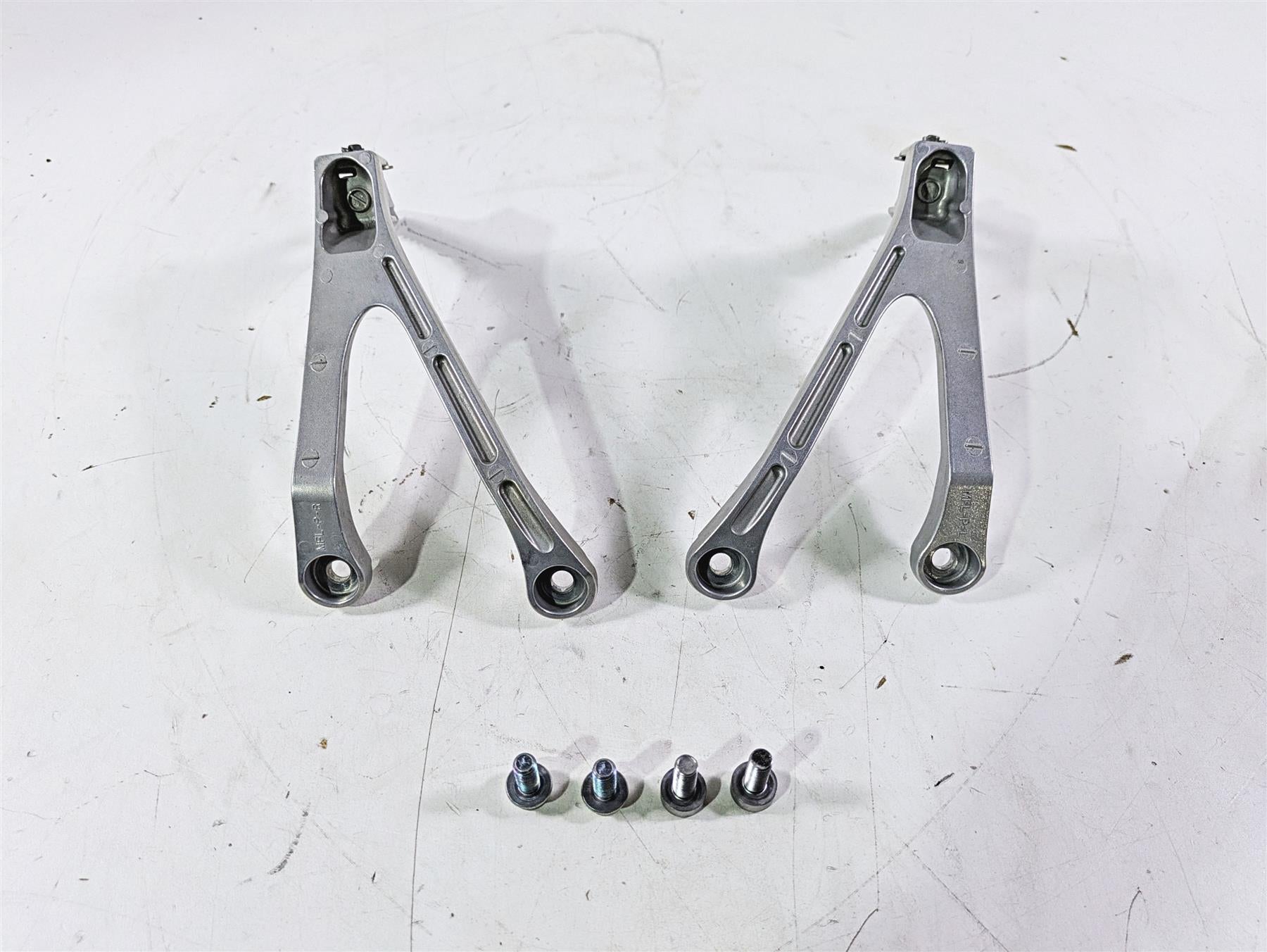 2008 Honda CBR1000RR SC59 Rear Passenger Footpeg Set 50750-MFL-000 50760-MFL-000 {{ shop.shopifyCountryName }} - Mototech271