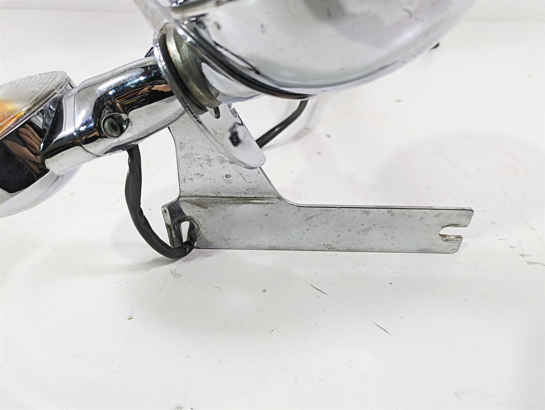2008 Harley Touring FLHTCU E-Glide 105TH Front Blinker Spot Light Bar 68712-94A {{ shop.shopifyCountryName }} - Mototech271
