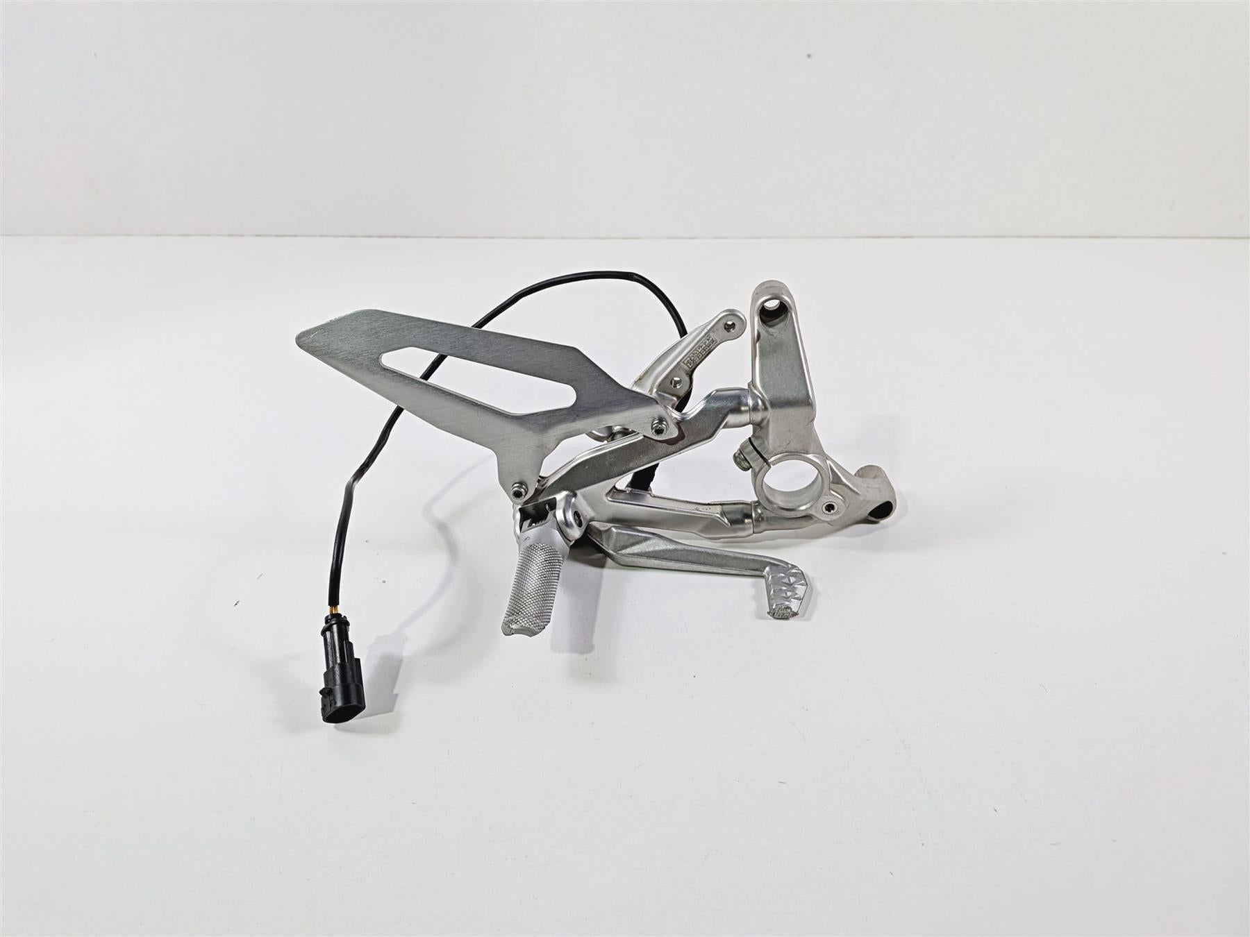 2019 Ducati 959 Panigale Right Foot Peg Mount & Brake Pedal Set 8291E071AA {{ shop.shopifyCountryName }} - Mototech271