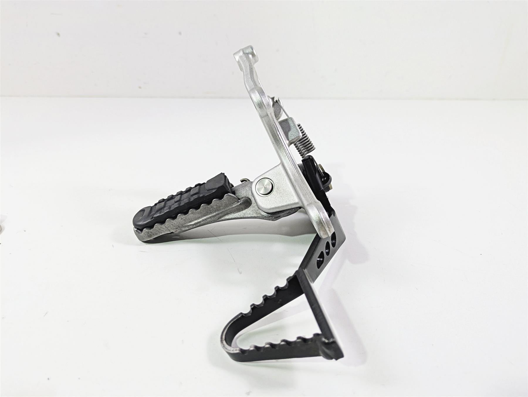 2018 BMW R nineT Urban GS K33 Right Footpeg & Brake Pedal 46718558718 {{ shop.shopifyCountryName }} - Mototech271