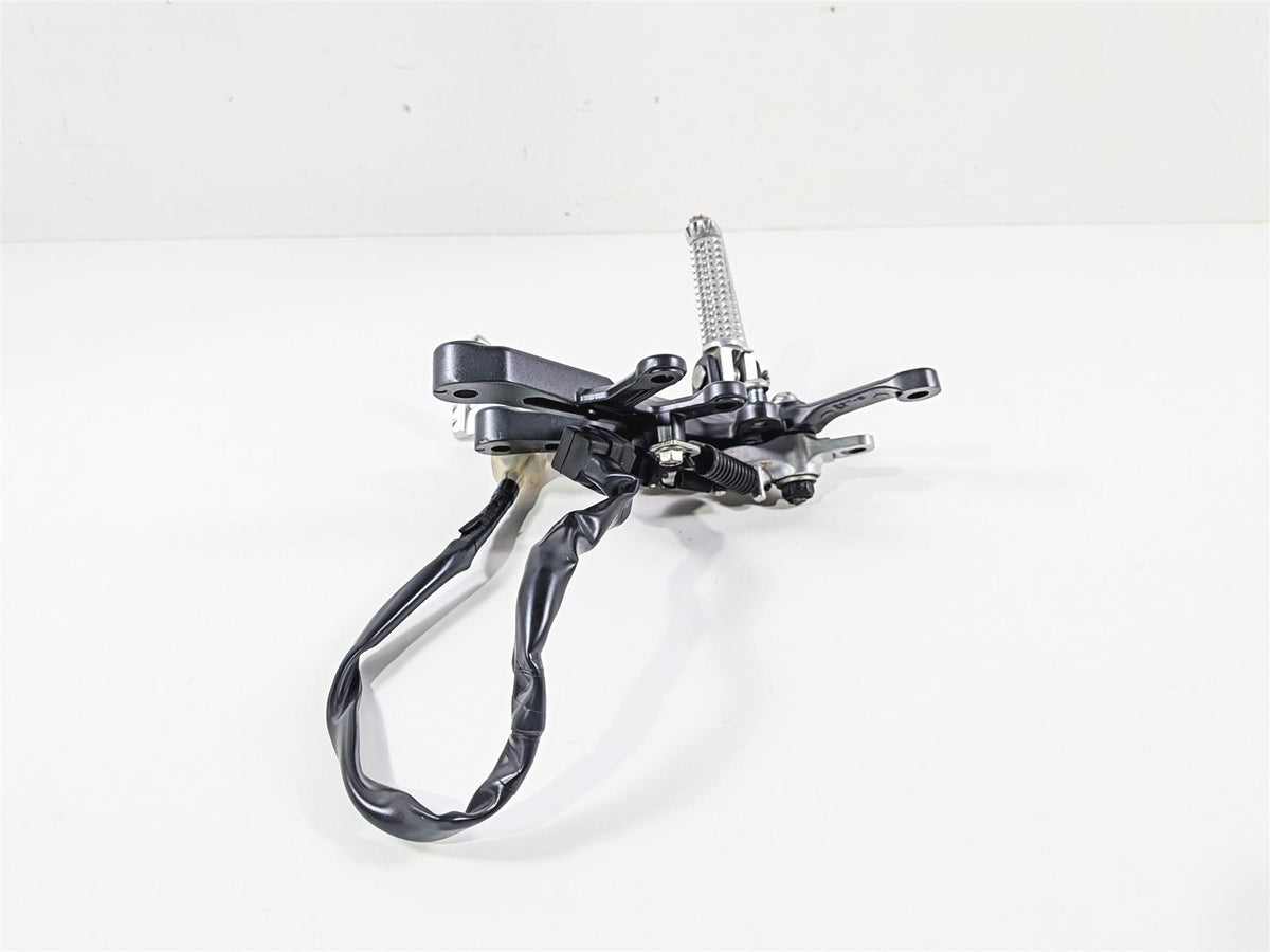 2023 Yamaha MT10 MTN1000 Right Front Footpeg & Brake Pedal B67-27443-10-00 {{ shop.shopifyCountryName }} - Mototech271