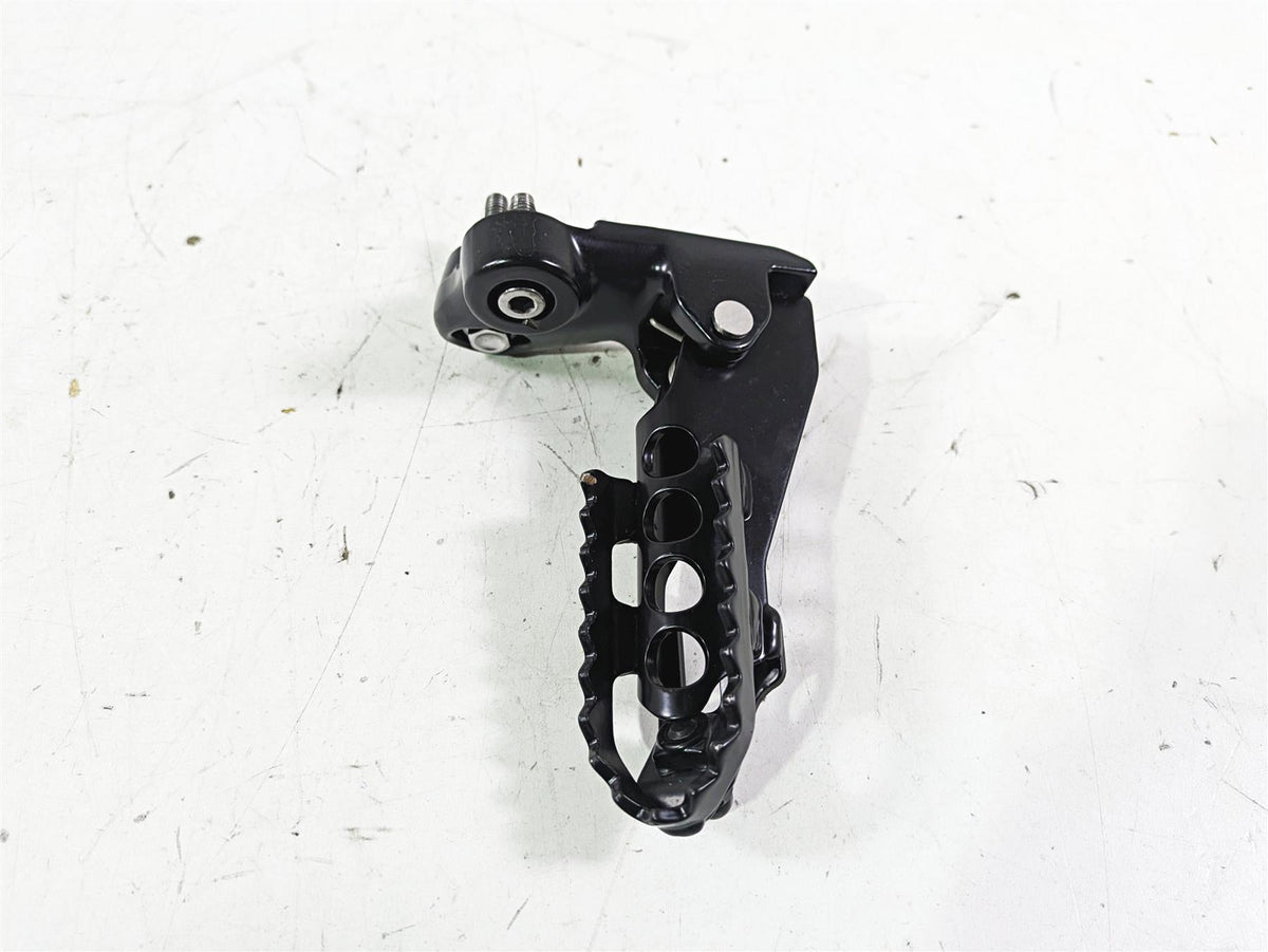 2020 Triumph Street Scrambler 900 Right Rider Footpeg Foot Peg T2081790 {{ shop.shopifyCountryName }} - Mototech271