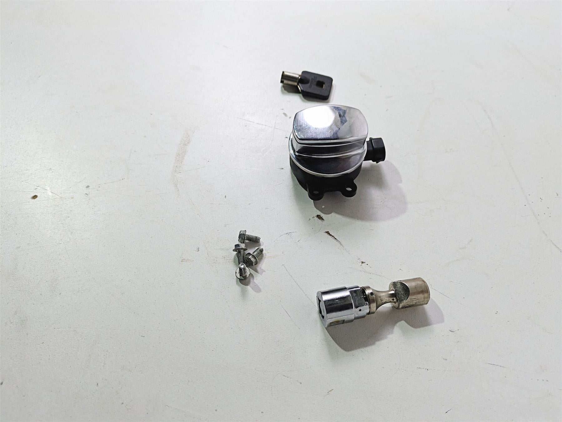 2014 Harley FLS Softail Slim Ignition Switch Key Lock Set 71400076 {{ shop.shopifyCountryName }} - Mototech271