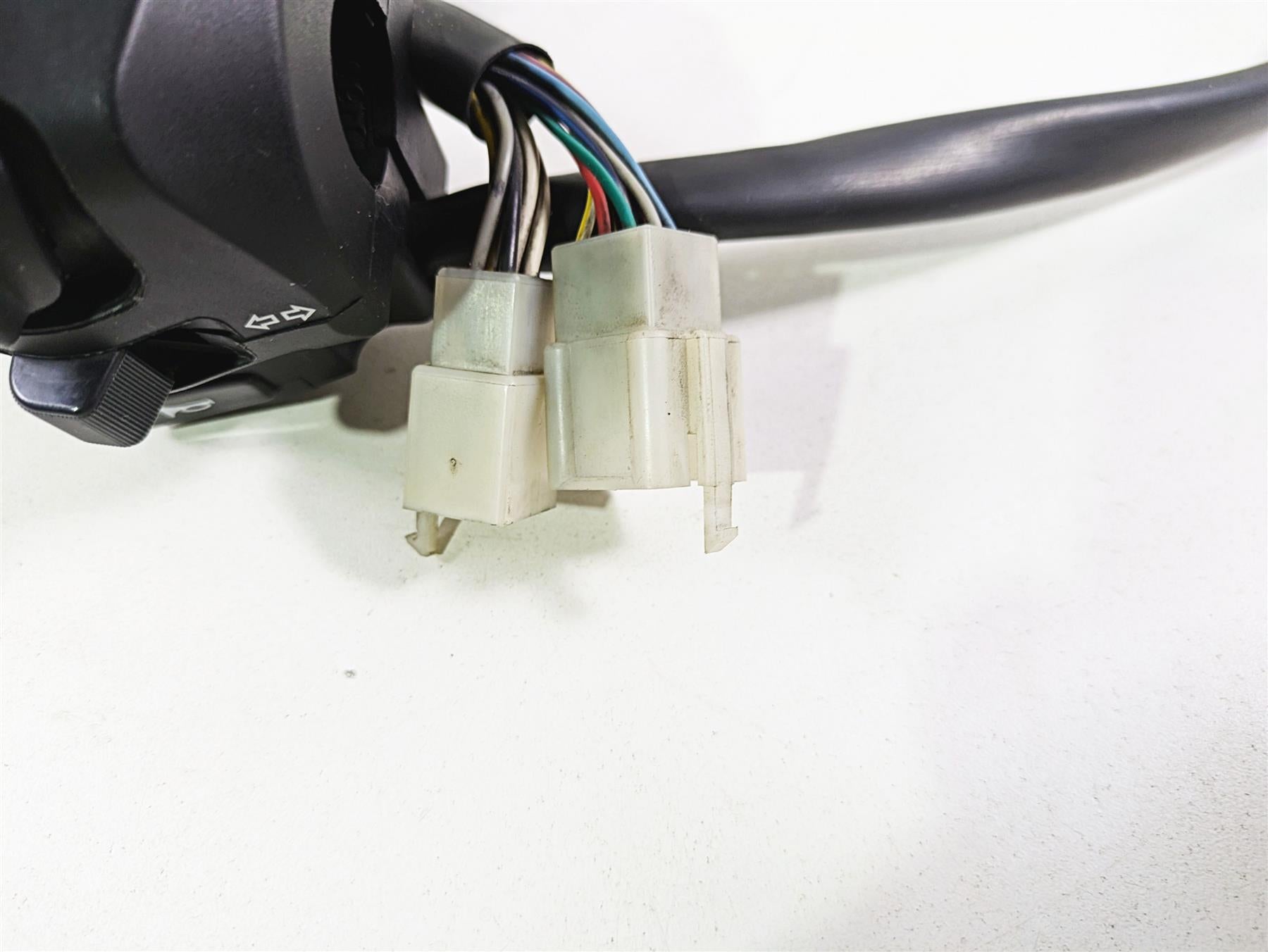 2016 Moto Guzzi Stelvio 1200 8V NTX Left Hand Turn Signal Control Switch 886229 {{ shop.shopifyCountryName }} - Mototech271