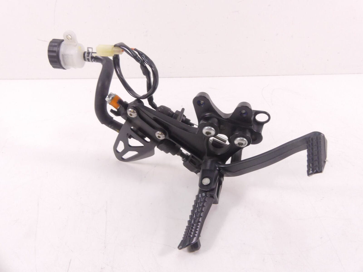 2018 Suzuki GSXR750 Right Front Driver Footpeg Brake Pedal Set 43511-14J10 {{ shop.shopifyCountryName }} - Mototech271
