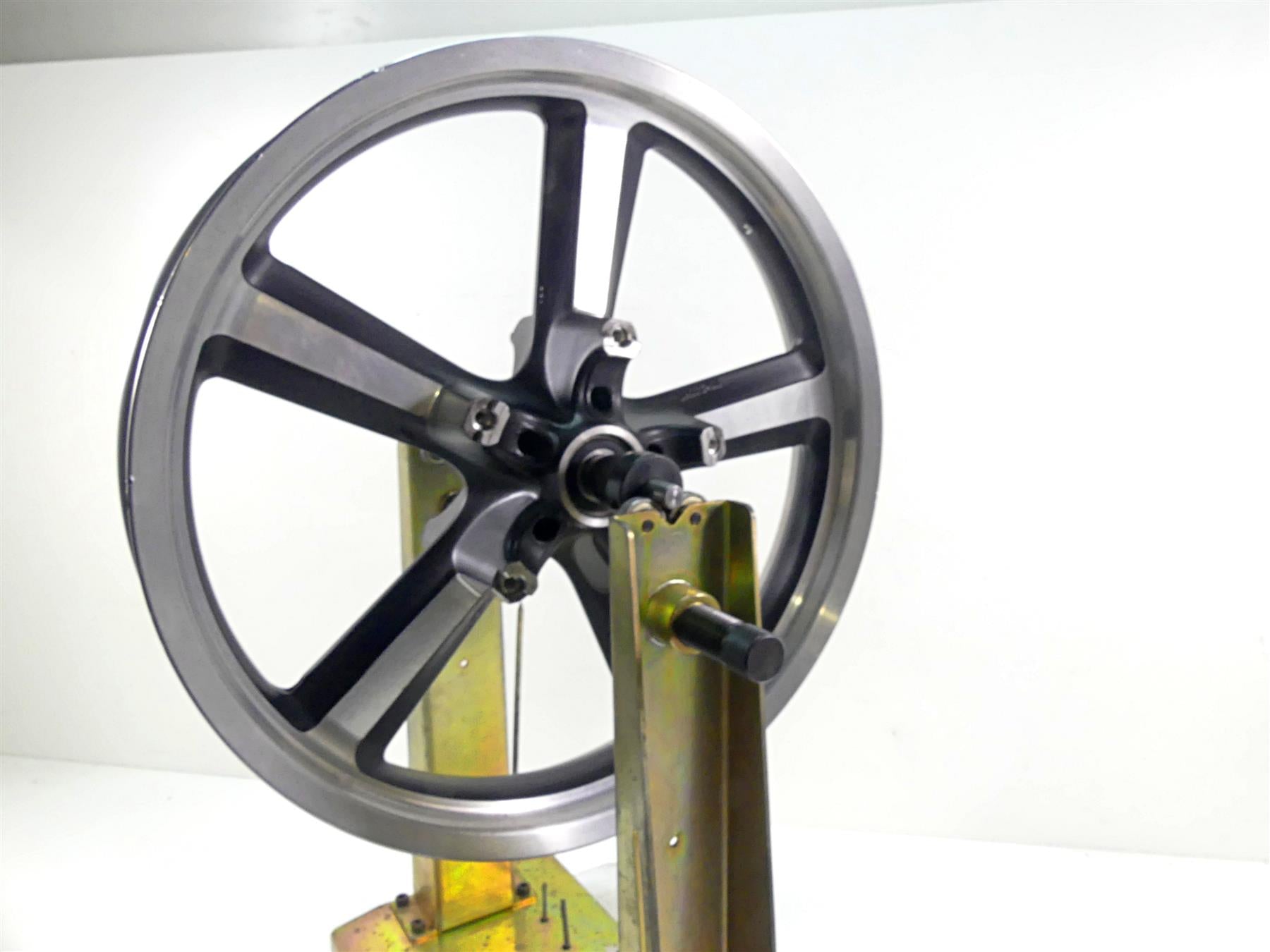2013 Harley VRSCF Muscle Vrod Straight 19x3 Front Wheel Rim 41670-09 {{ shop.shopifyCountryName }} - Mototech271