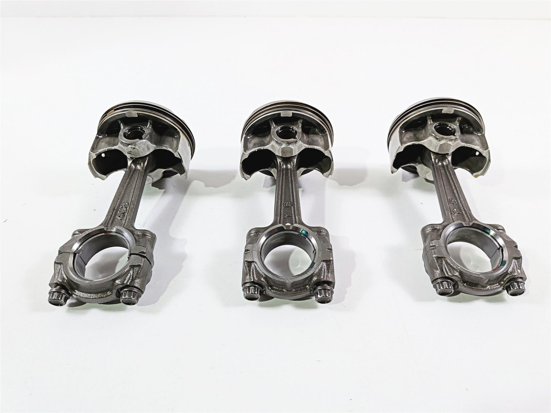 2008 Yamaha YZF R1 RN19 3 Piston & Rod Set 4C8-11650-00-00 14B-11650-00-00 {{ shop.shopifyCountryName }} - Mototech271