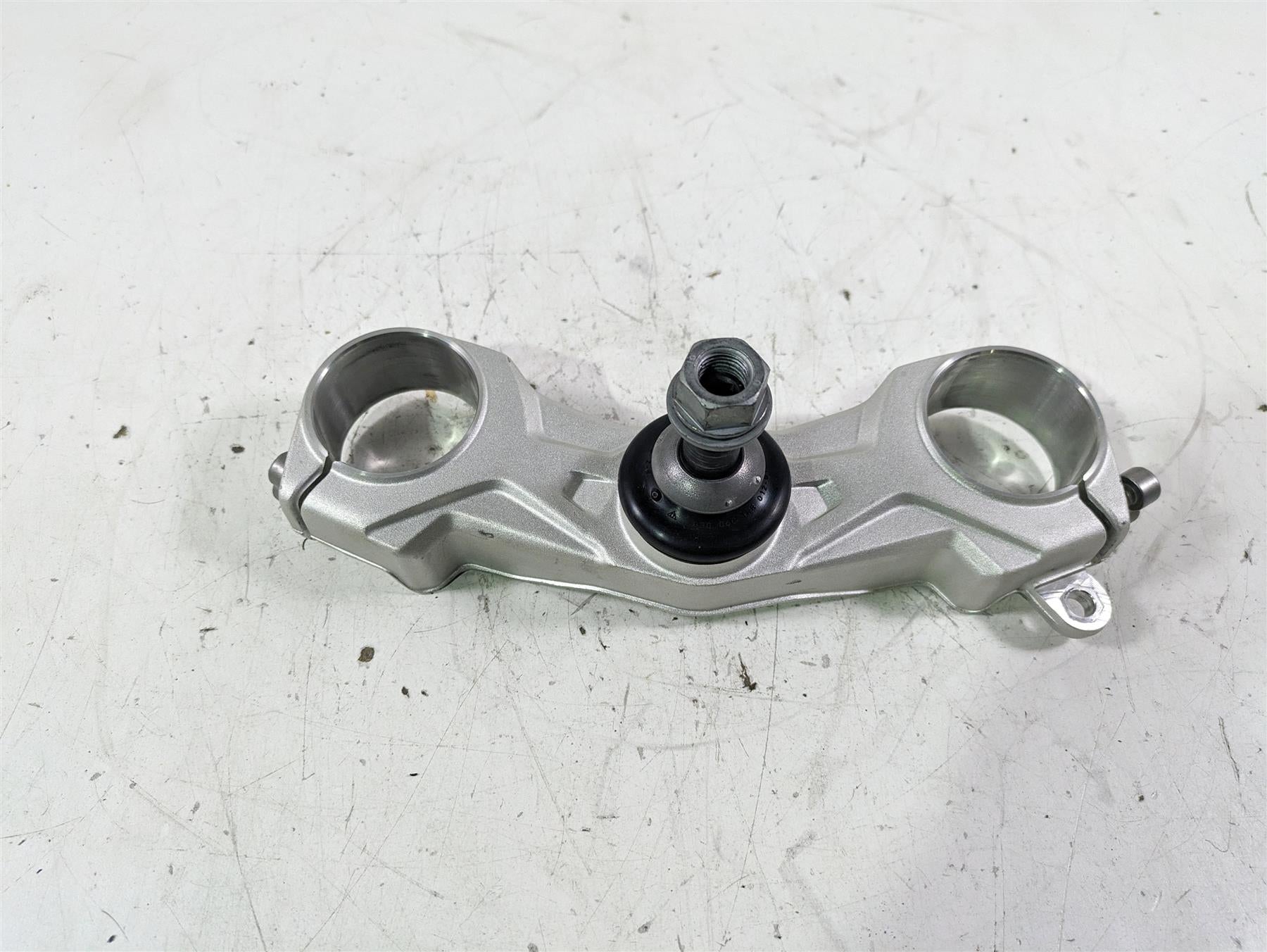 2022 BMW R1250 RT K052 Lower Triple Tree Steering Clamp 31429443338 {{ shop.shopifyCountryName }} - Mototech271