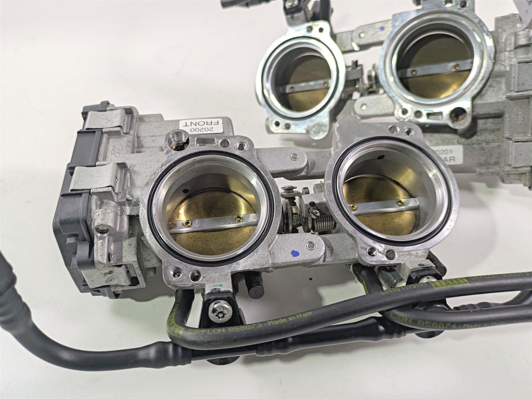 2017 Aprilia RSV 1100 Tuono V4 Factory Front Rear Throttle Bodies 857303 857304 {{ shop.shopifyCountryName }} - Mototech271