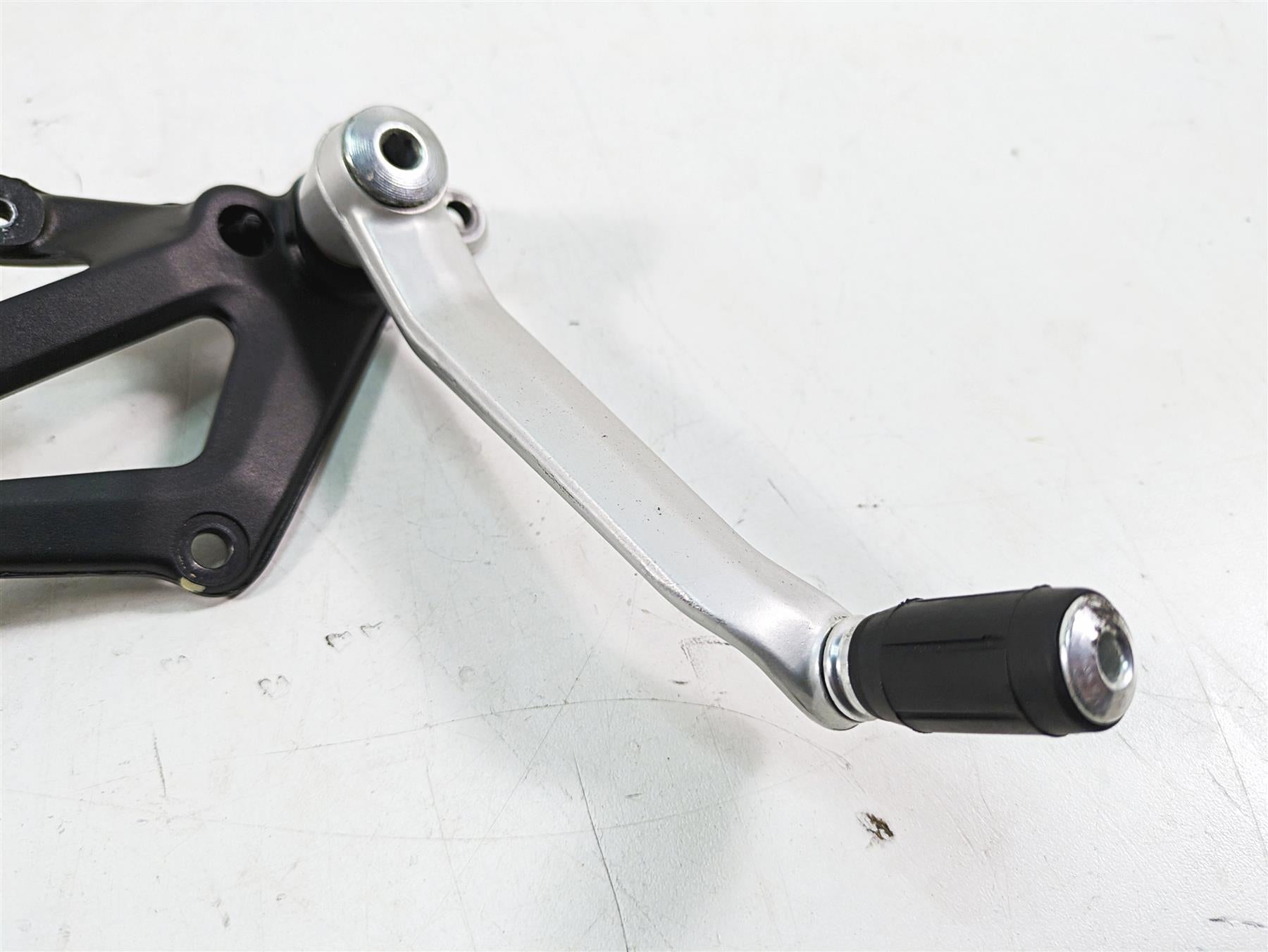 2017 Mv Agusta Dragster 800 Rear Brake Pedal & Mount Plate 8000B6262 B6596 {{ shop.shopifyCountryName }} - Mototech271